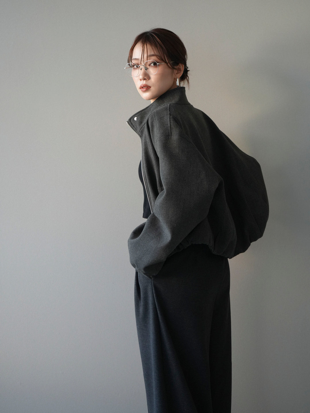 [予約]タックデザインジップブルゾン/charcoal