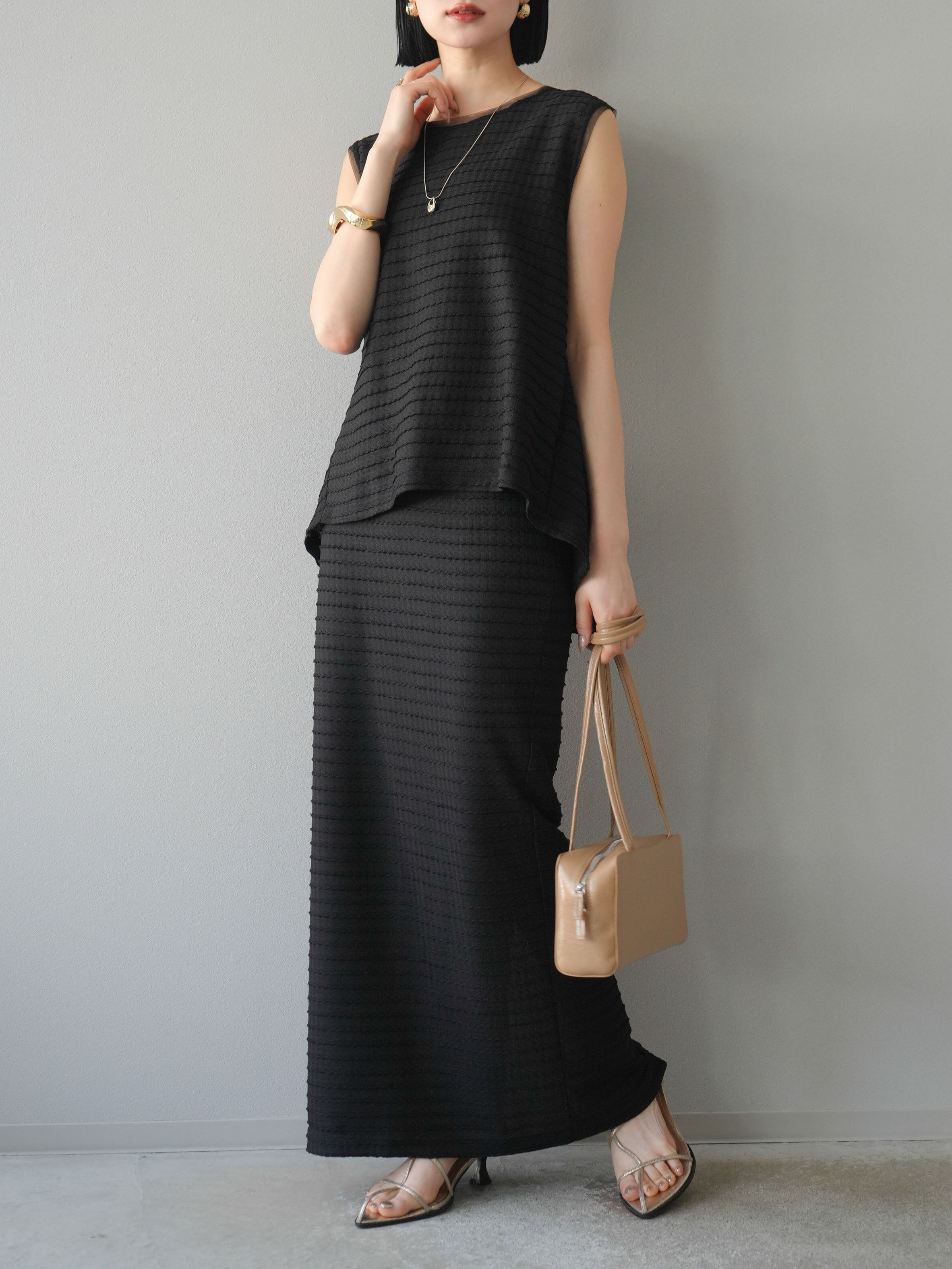 予約]ジャガードウェーブぺプラムノースリーブ/ブラック – Lumier