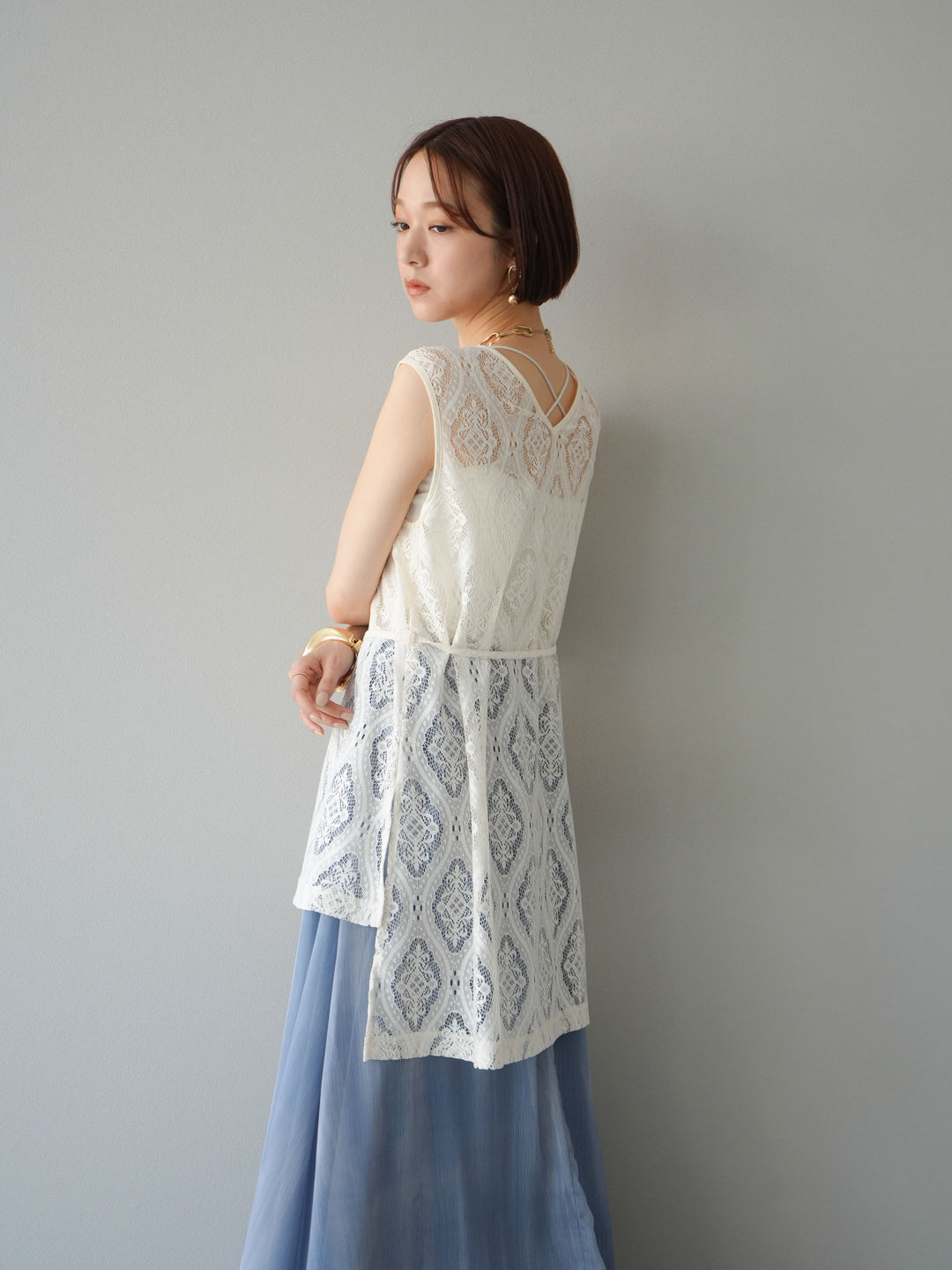 [SET] 緞面滾邊蕾絲無袖上衣 + nuance 透視喇叭裙 (2 套)