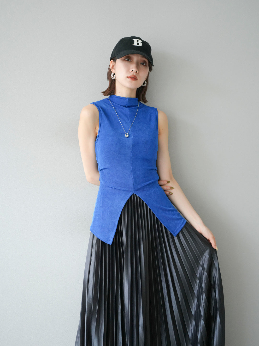 [予約]フロントスリットレーヨンニットトップス/ブルー