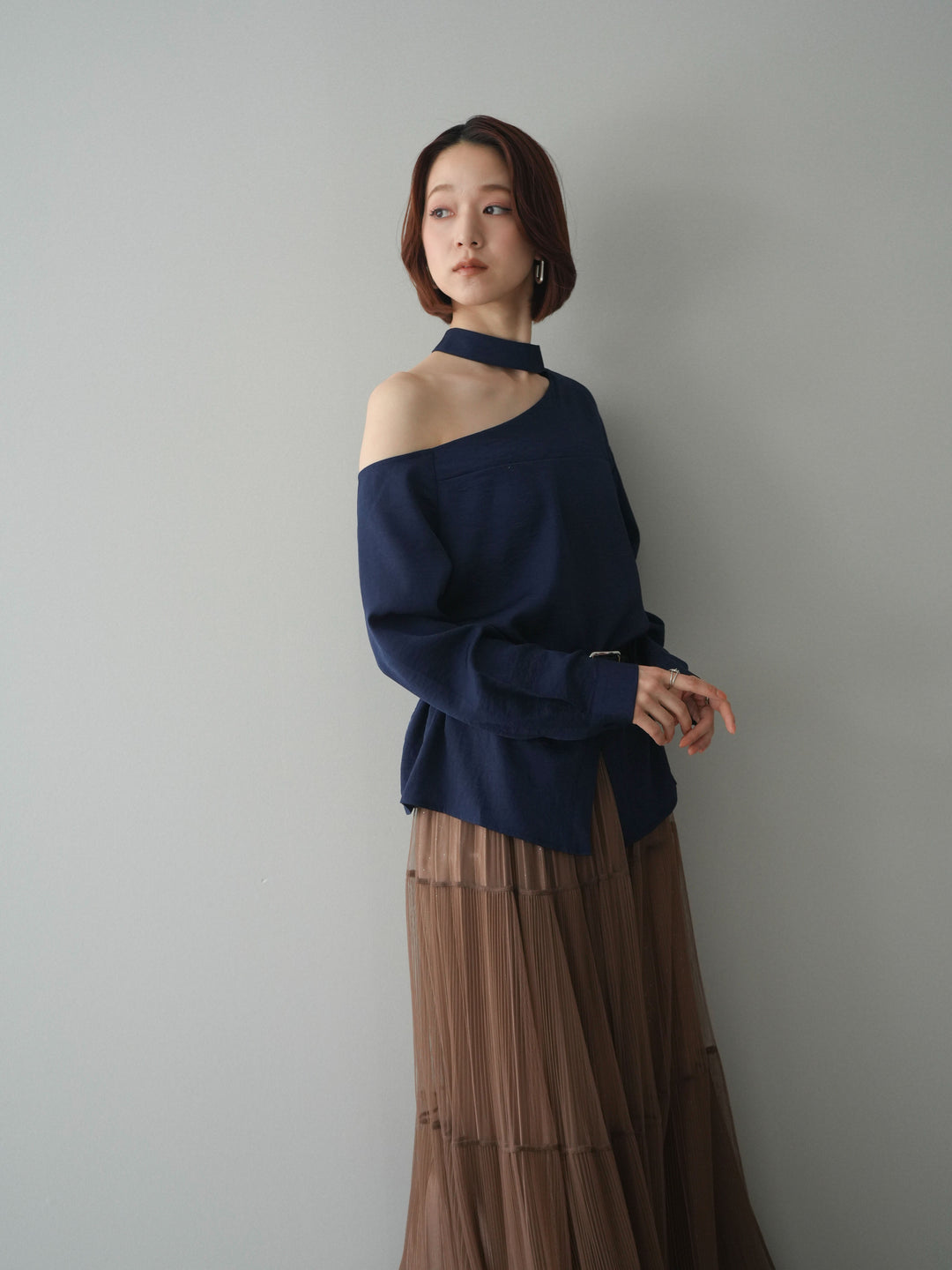 [SET]ベルト付ワンショルダースリットブラウス+ベルト付ワンショルダースリットブラウス(2set)