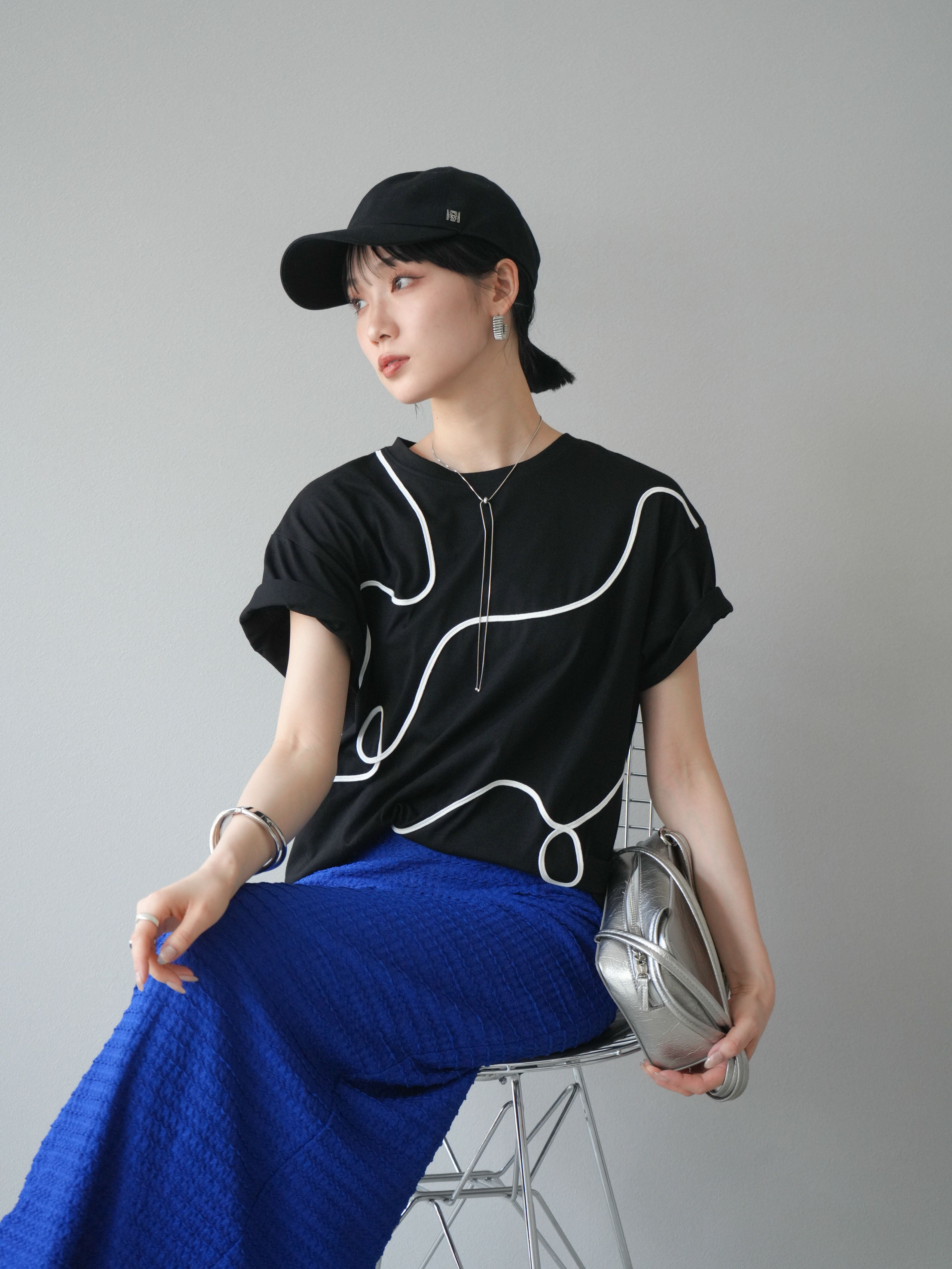 ティーズ ページ… 予約]コード刺繍ルーズTシャツ/ブラック – Lumier