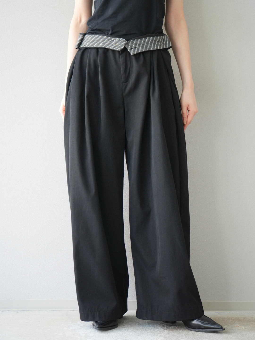 [予約]タックデザインワイドパンツ/ブラック