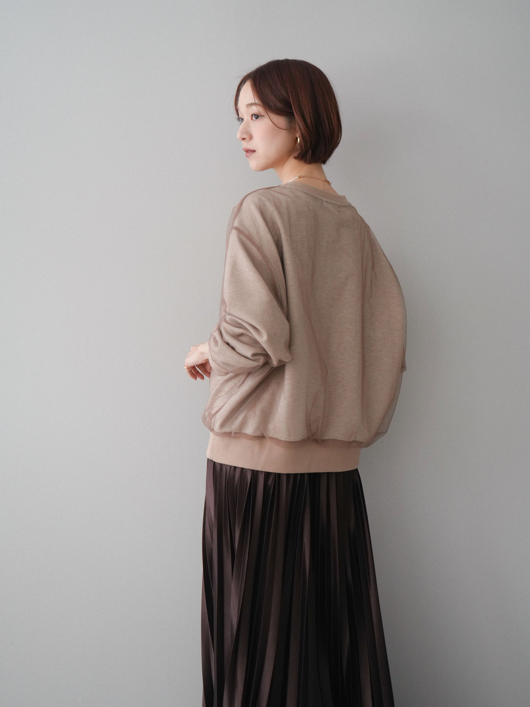 [SET]チュールレイヤードロゴスエットプルオーバー+サテンプリーツマキシスカート(2set)
