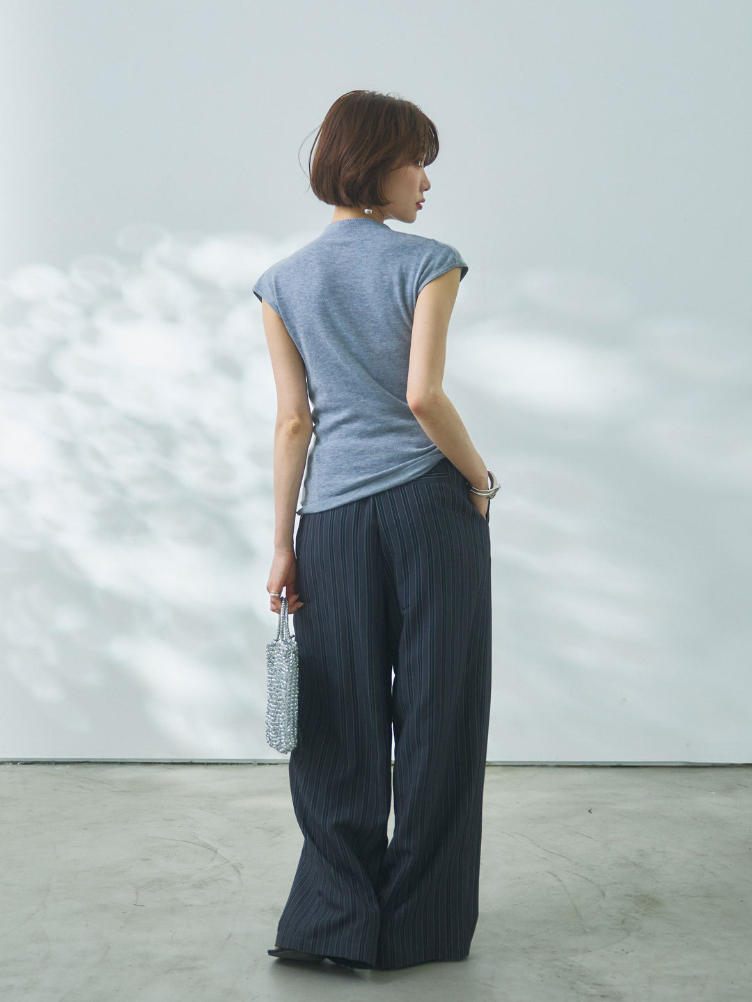 【Allure】[SET]サイドベルトボトルネックノースリーブニットトップス+ストライプイージーパンツ(2set)