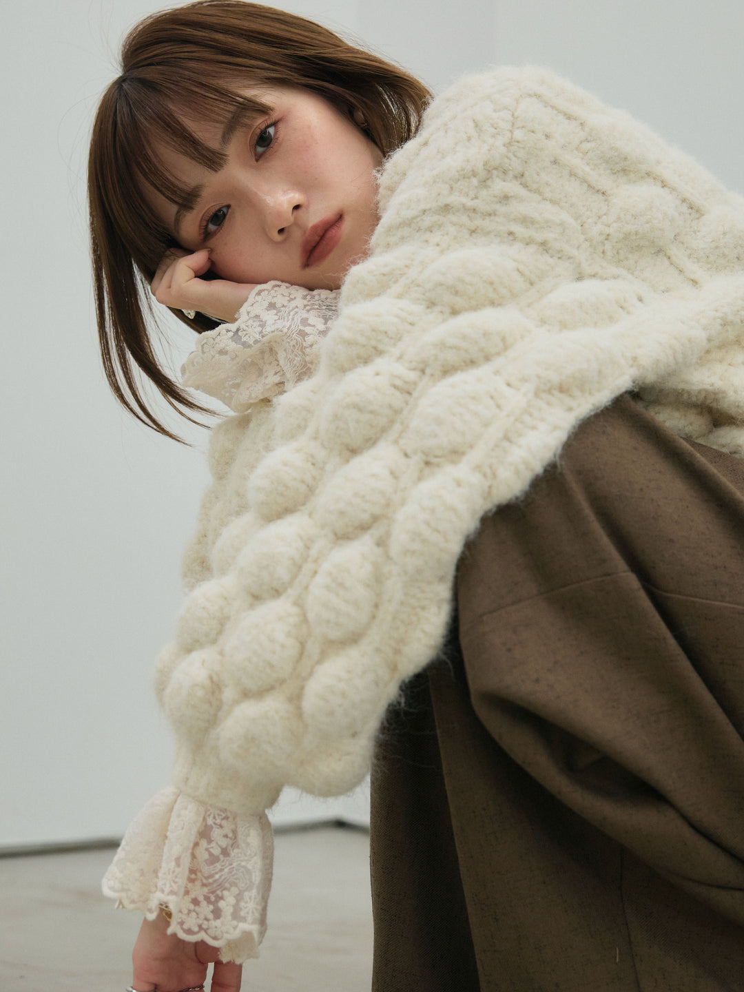 【Allure】[SET]ポップコーンハイネックニットプルオーバー+ハイネックレーストップス+モックスカルゼサイドタックコクーンパンツ(3set)