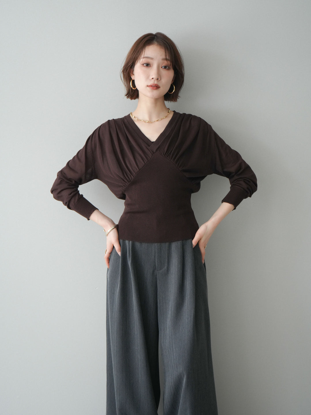 [予約]サイドギャザーVネックニットプルオーバー/brown
