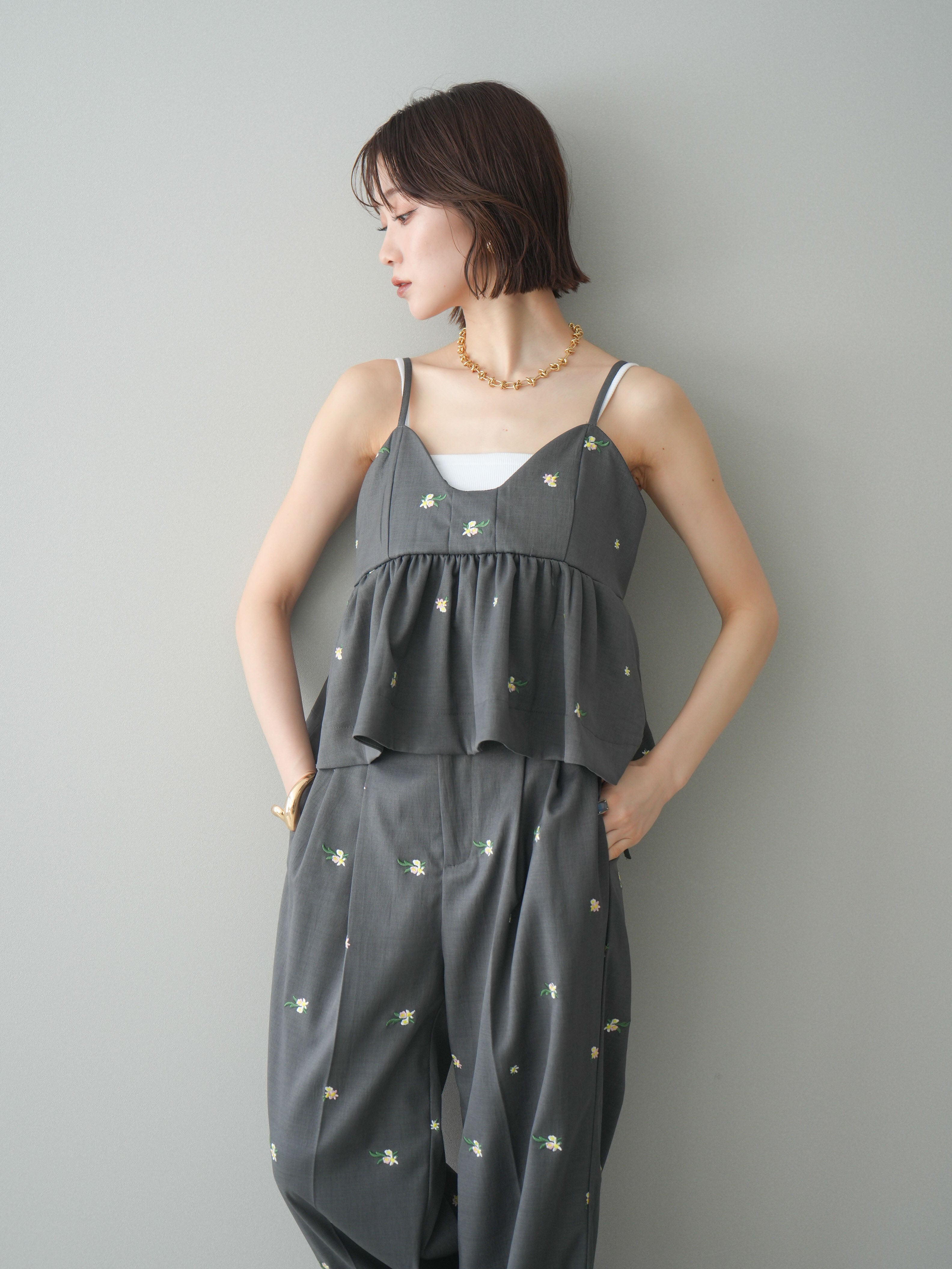 SET]フラワー刺繍ビスチェ+フラワー刺繍タックパンツ(2set) – Lumier