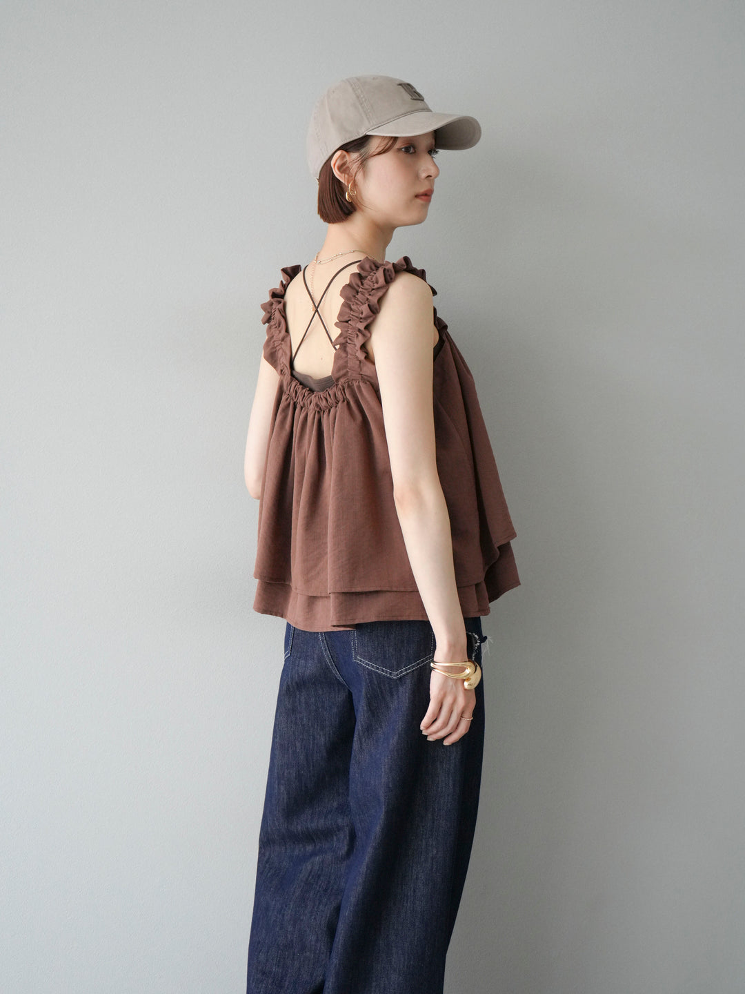 [SET] 縮肩喇叭背心 + 臀部設計牛仔褲 (2 件套)