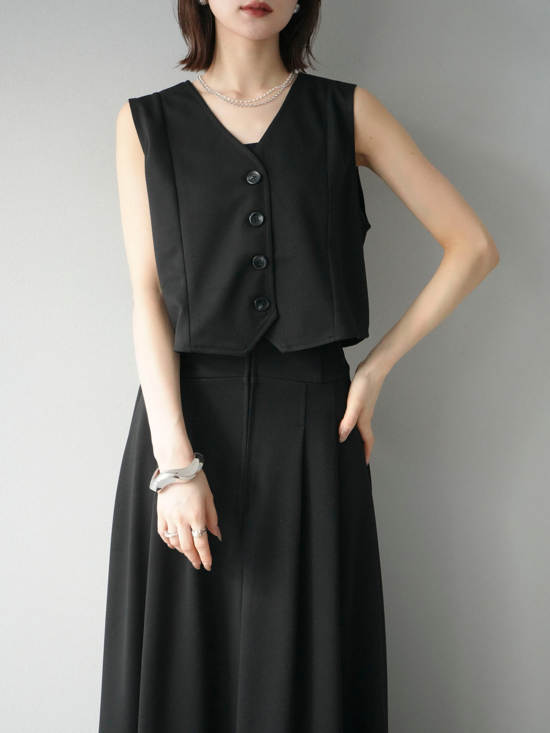[予約]ポンチノーカラーベスト/ブラック