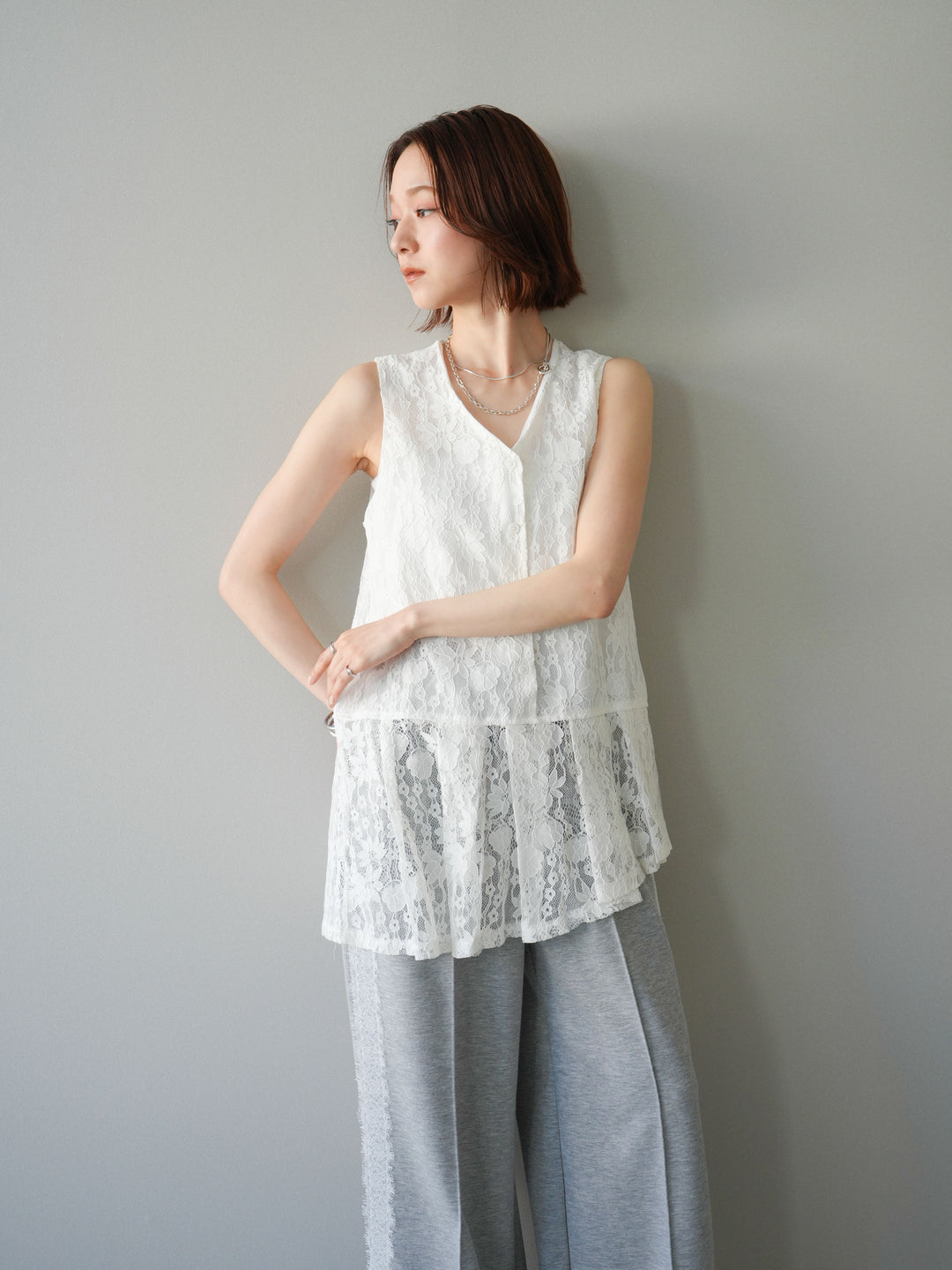 [予約]アシンメトリーレースプリーツベスト/white