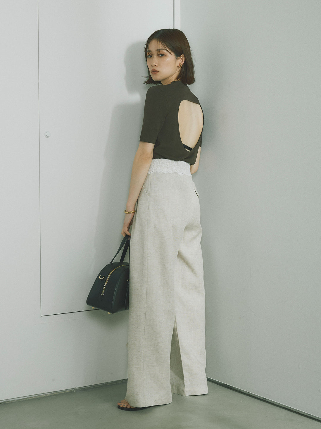 [預訂] 後開人造絲針織上衣/棕色