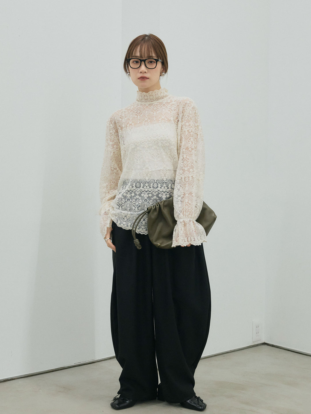 【Allure】[SET]ハイネックレーストップス+モックスカルゼサイドタックコクーンパンツ(2set)