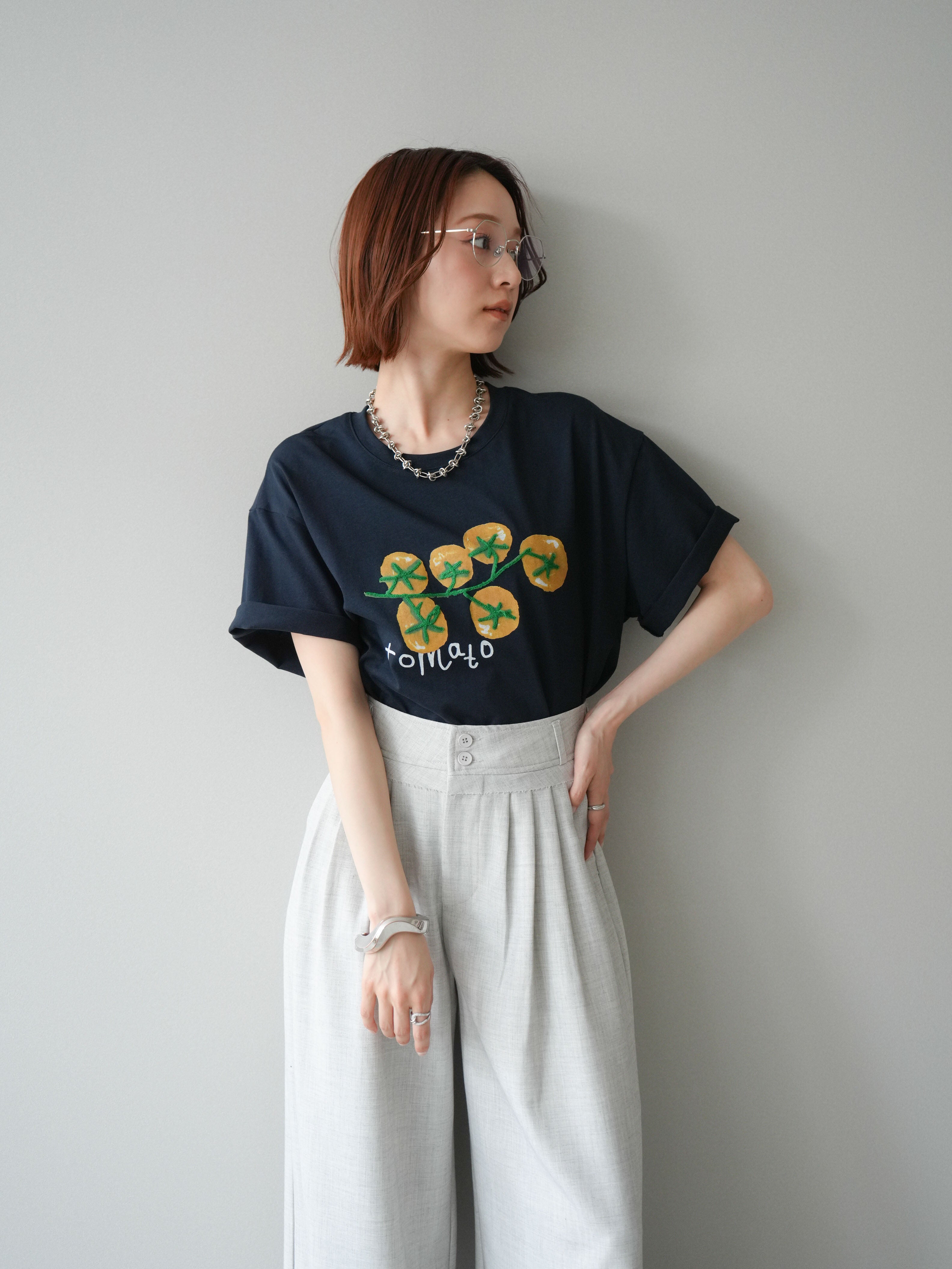 予約]トマト刺繍TEE/navy – Lumier