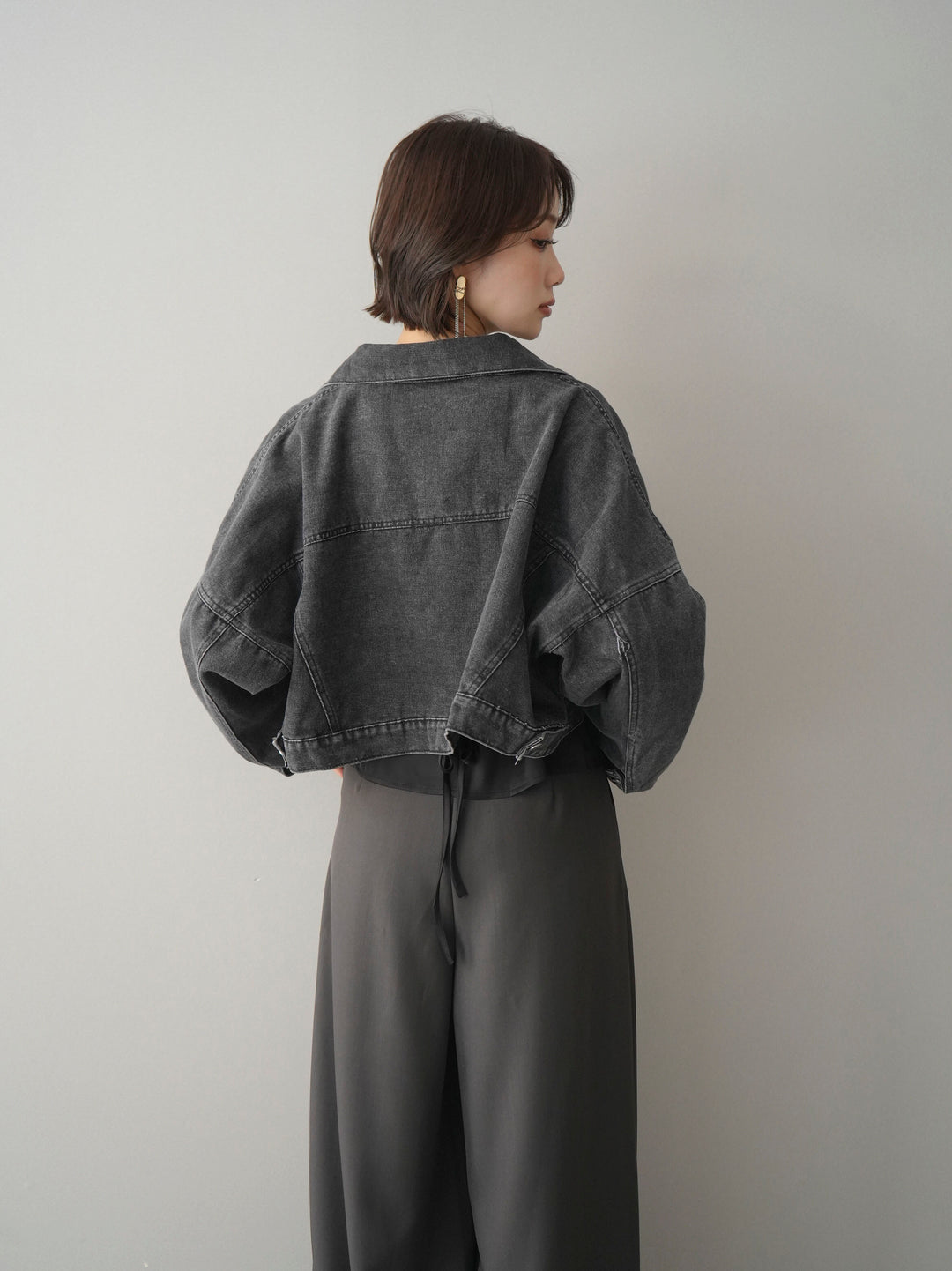 [SET]デニムショートシャツジャケット+ノースリサテンレースキャミソール+編み込みベルト付タックワイドパンツ(3set)