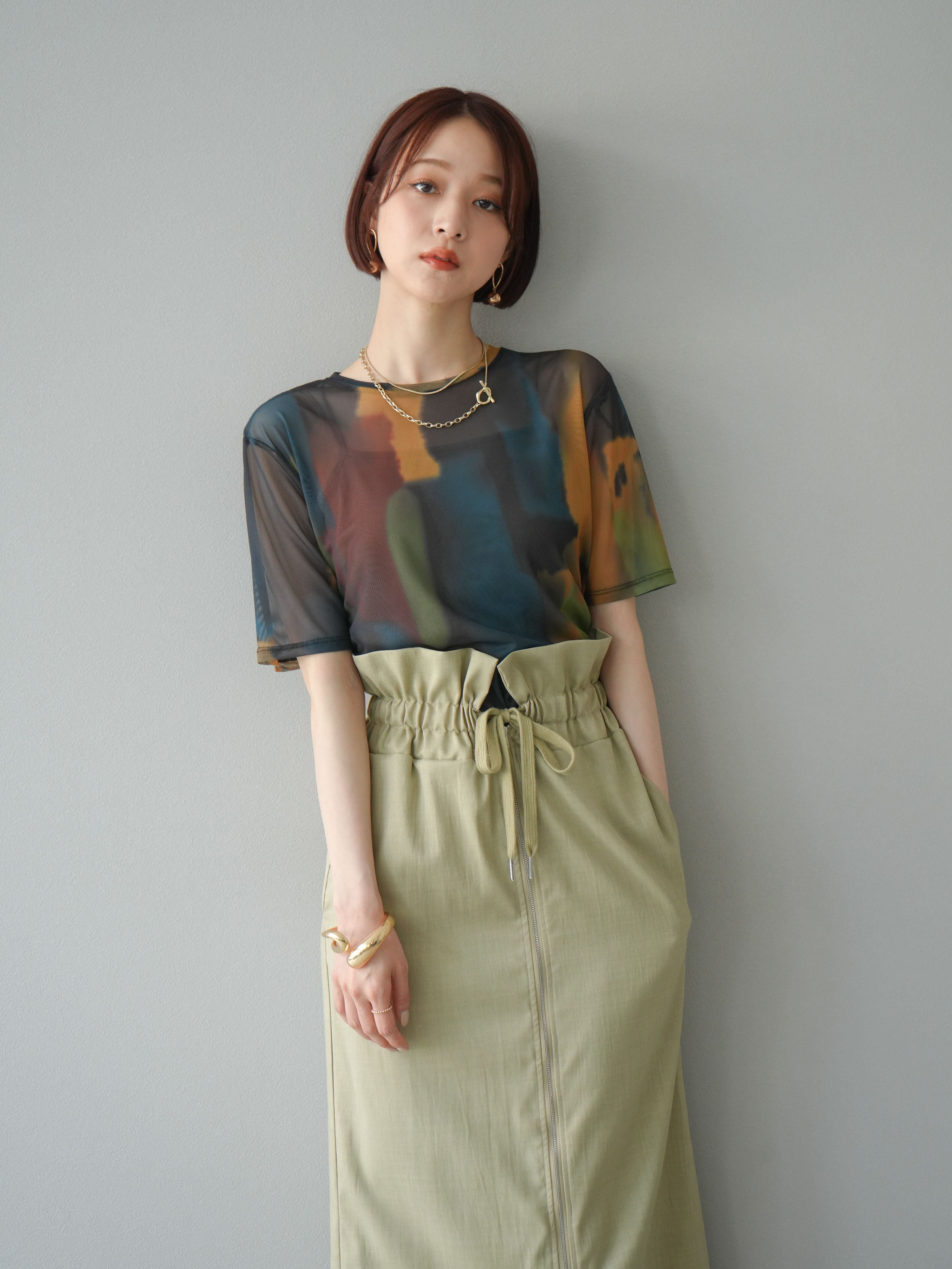 ameri様 水彩アートシアーTシャツ 総柄シアー半袖プルオーバー Lumier 予約]水彩アートシアーTシャツ/チャコール – Lumier