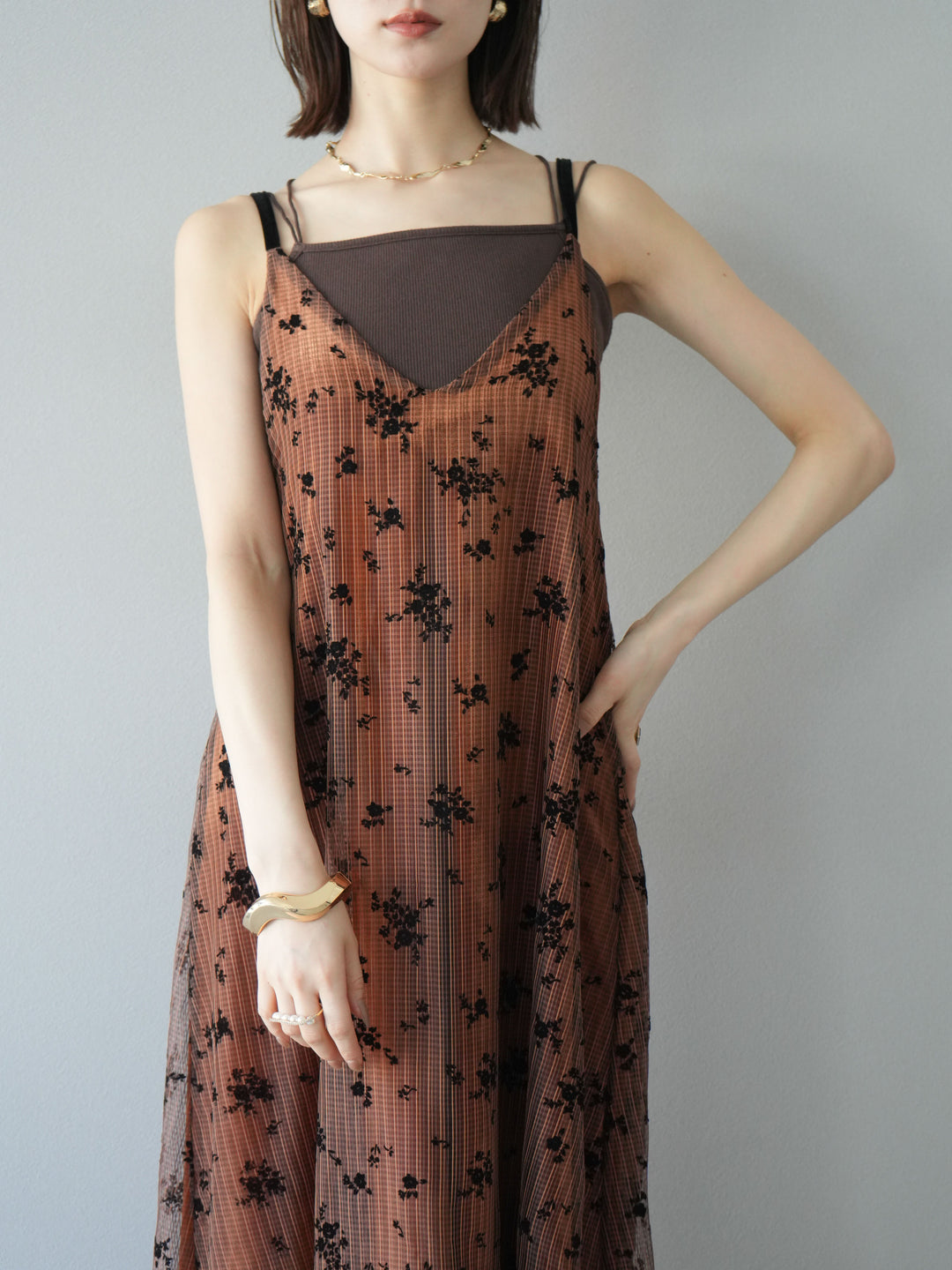 [SET]フロッキーチュールレイヤードベロアキャミワンピース+カップ付きバッククロスキャミソール(2set)