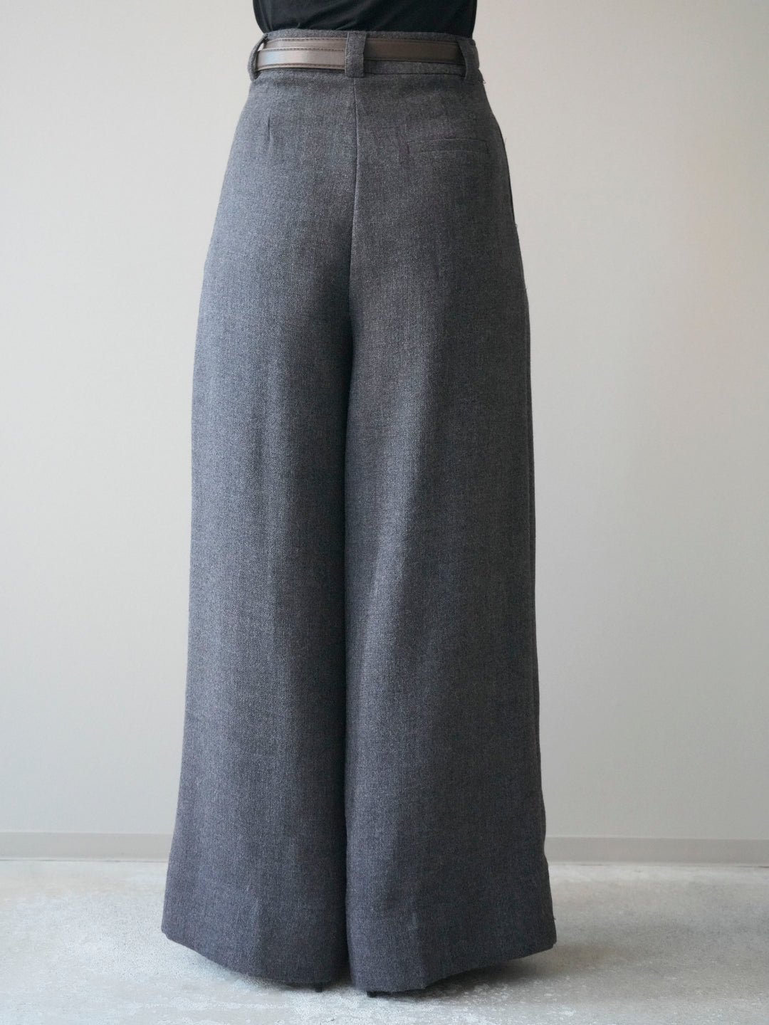 [予約]ウールタッチベルト付ワイドパンツ/charcoal