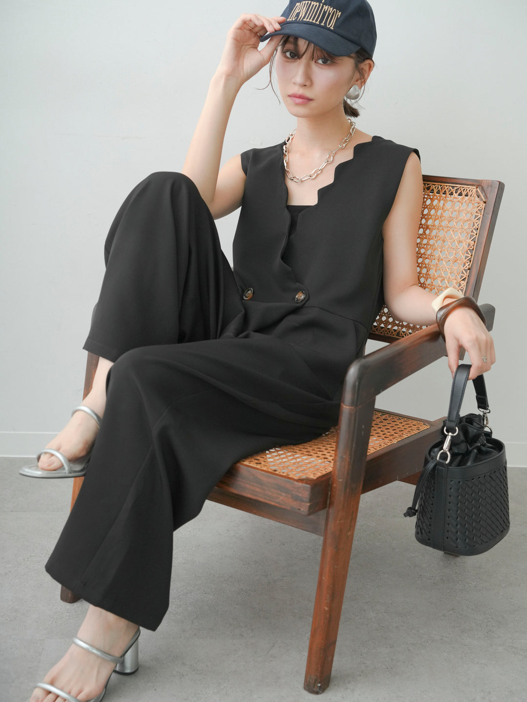 [予約]スカラップデザインサロペット/black