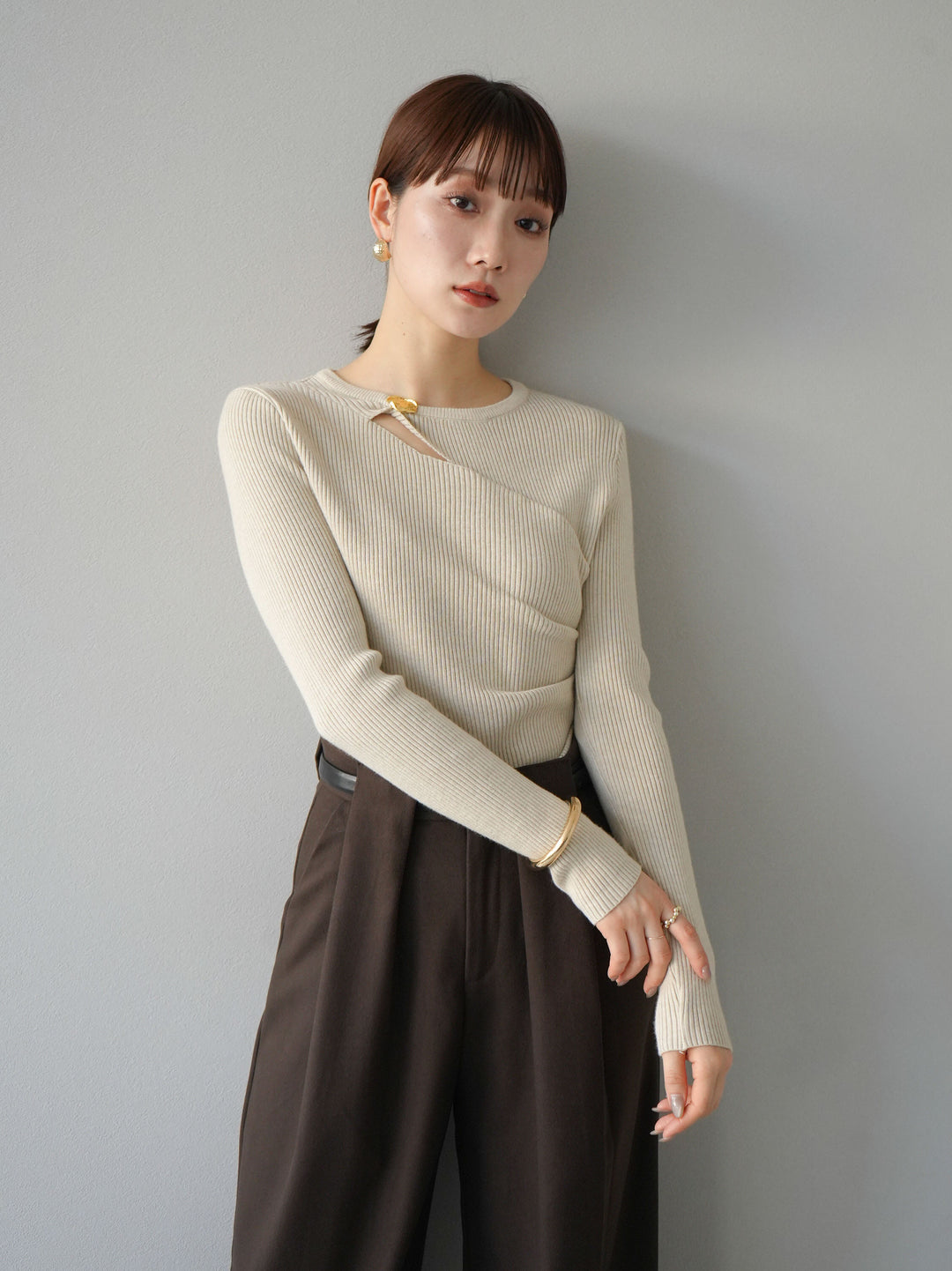 [予約]ゴールドモチーフデザインリブトップス/ベージュ
