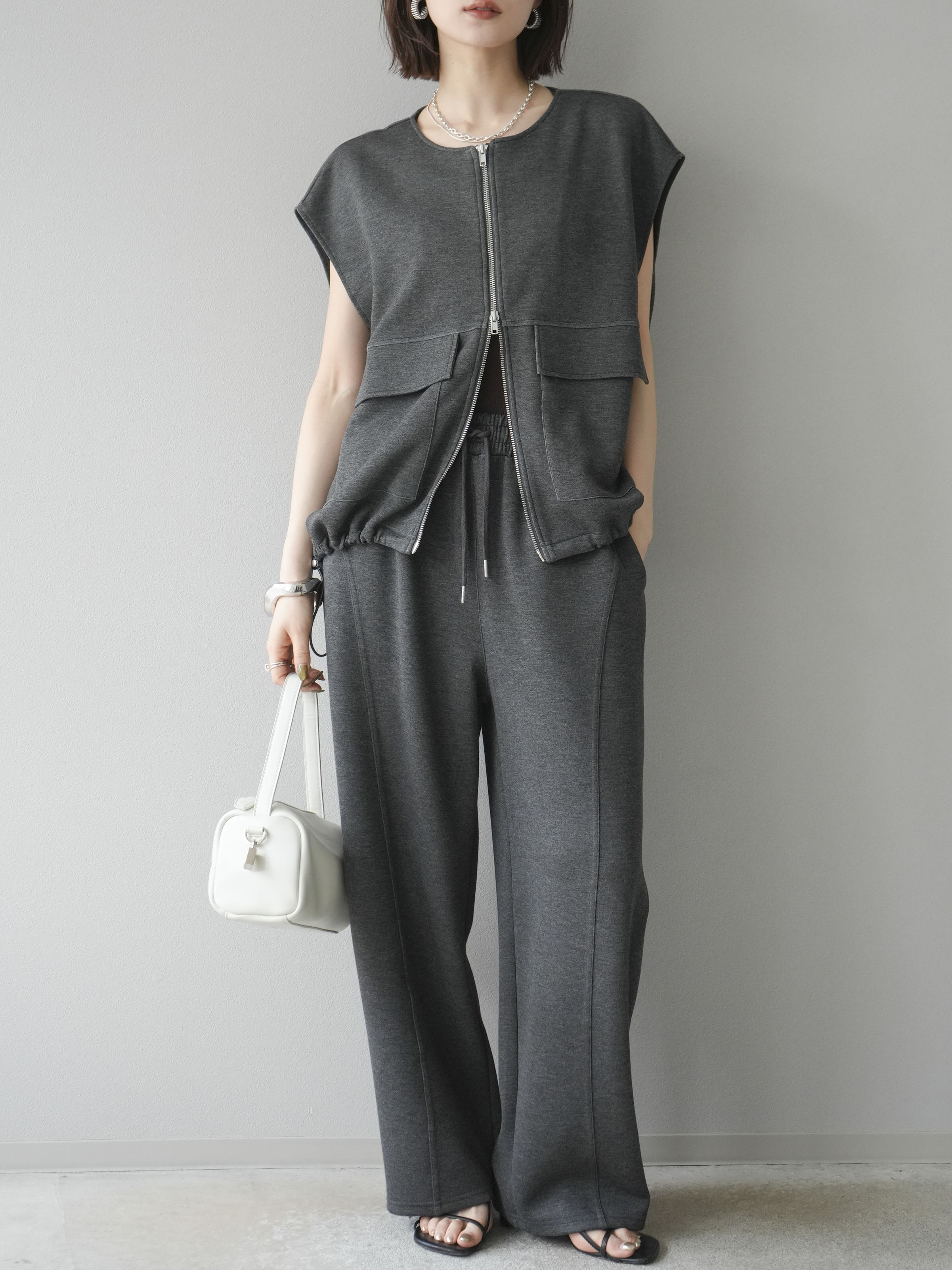 HikariK ページ 予約]ライトポンチカーブパンツ/チャコール – Lumier