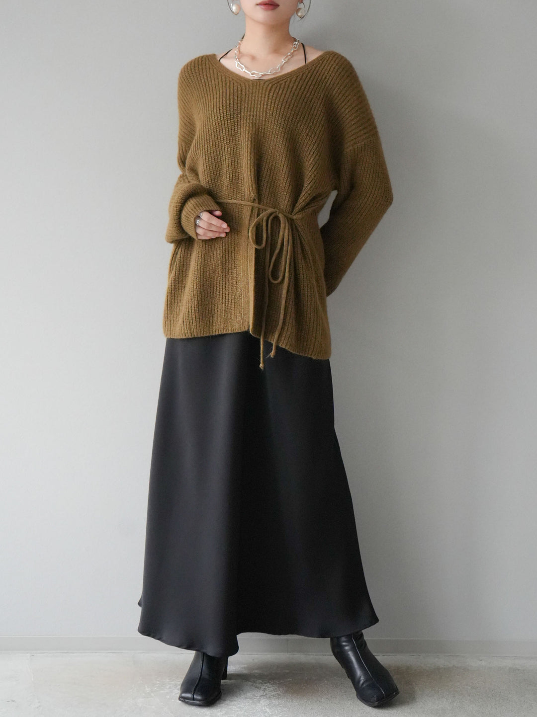 [予約]フロントスリットVネックニットプルオーバー/カーキ