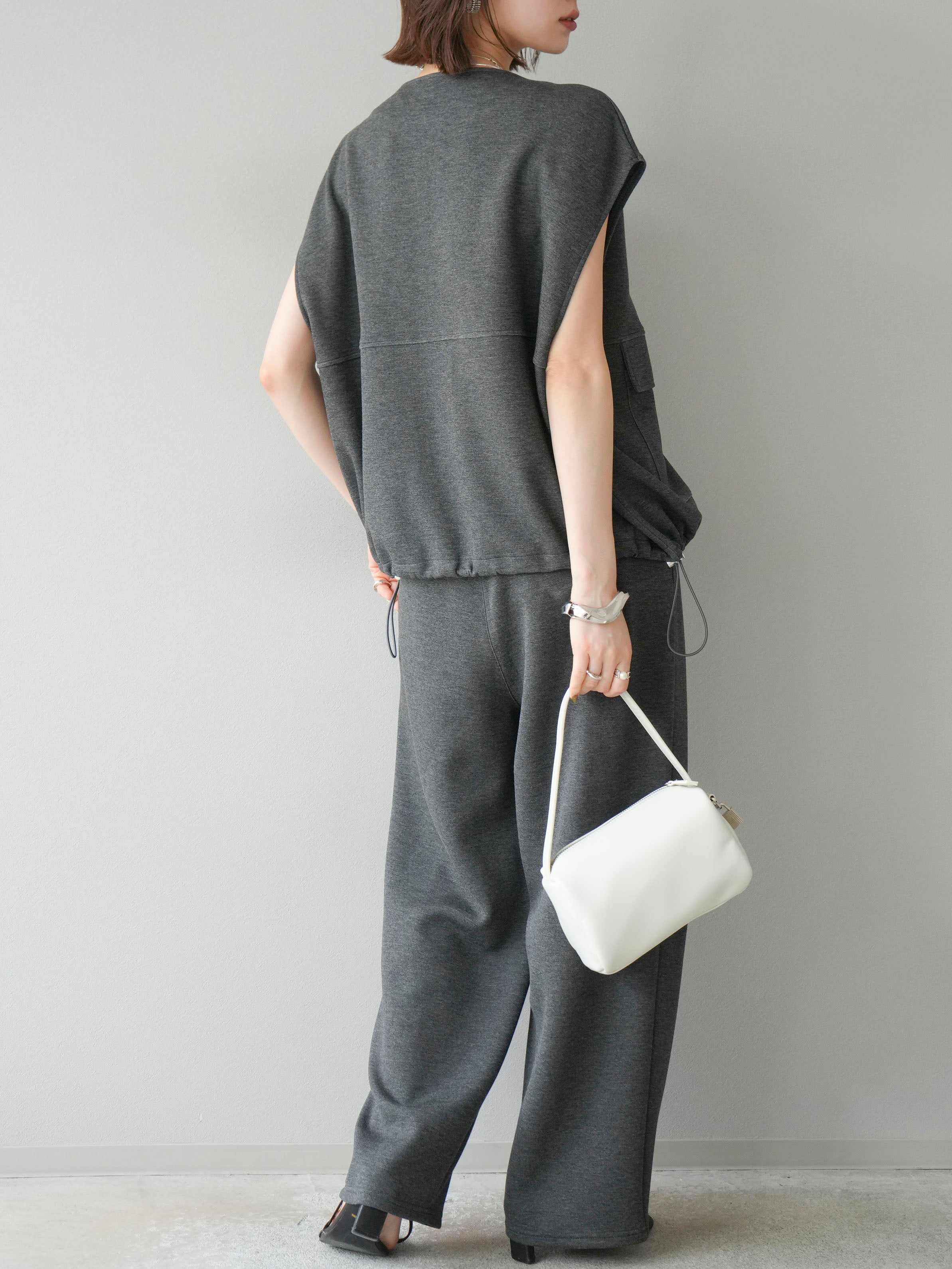 予約]ライトポンチカーブパンツ/チャコール – Lumier