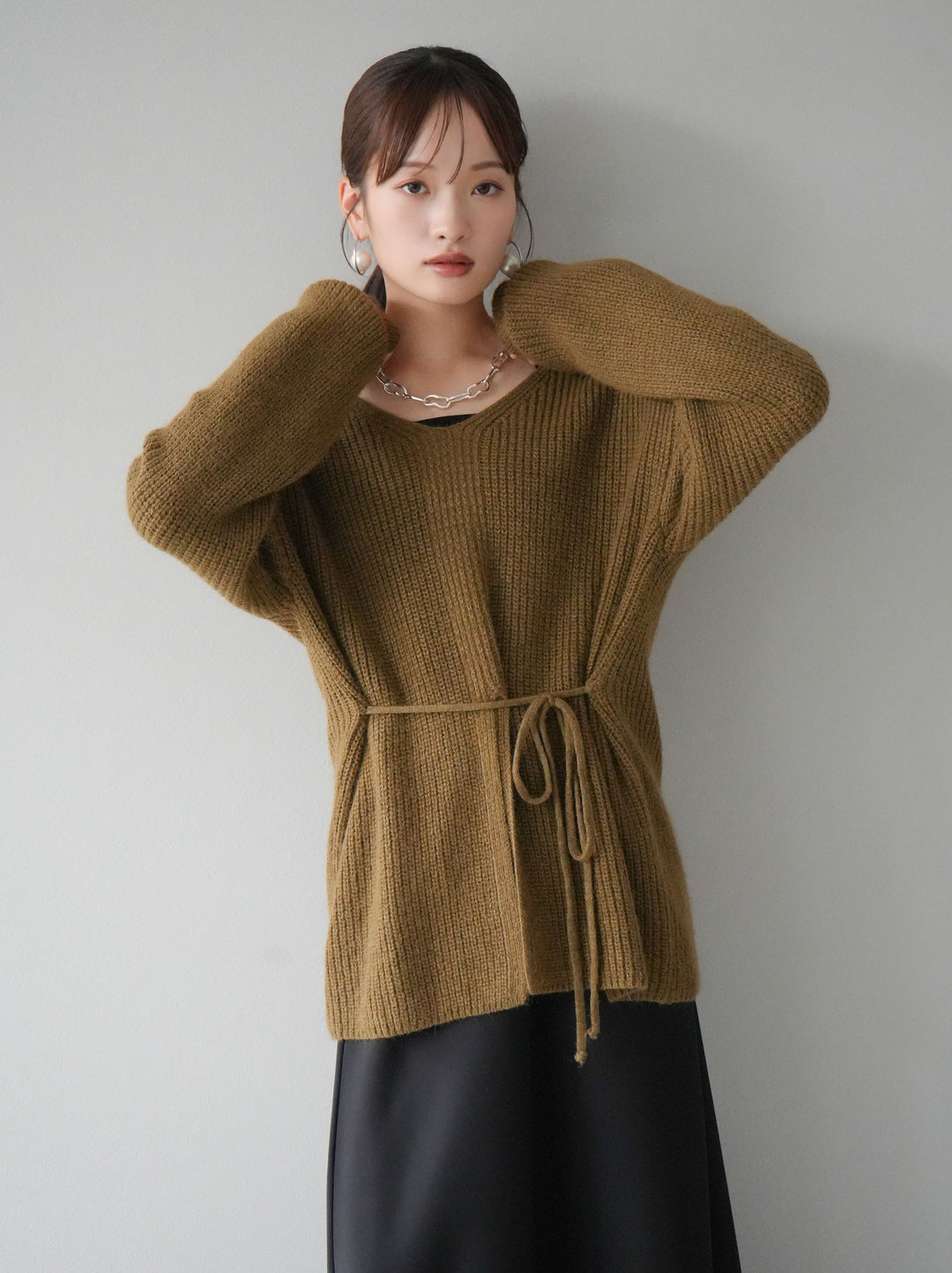 [予約]フロントスリットVネックニットプルオーバー/カーキ
