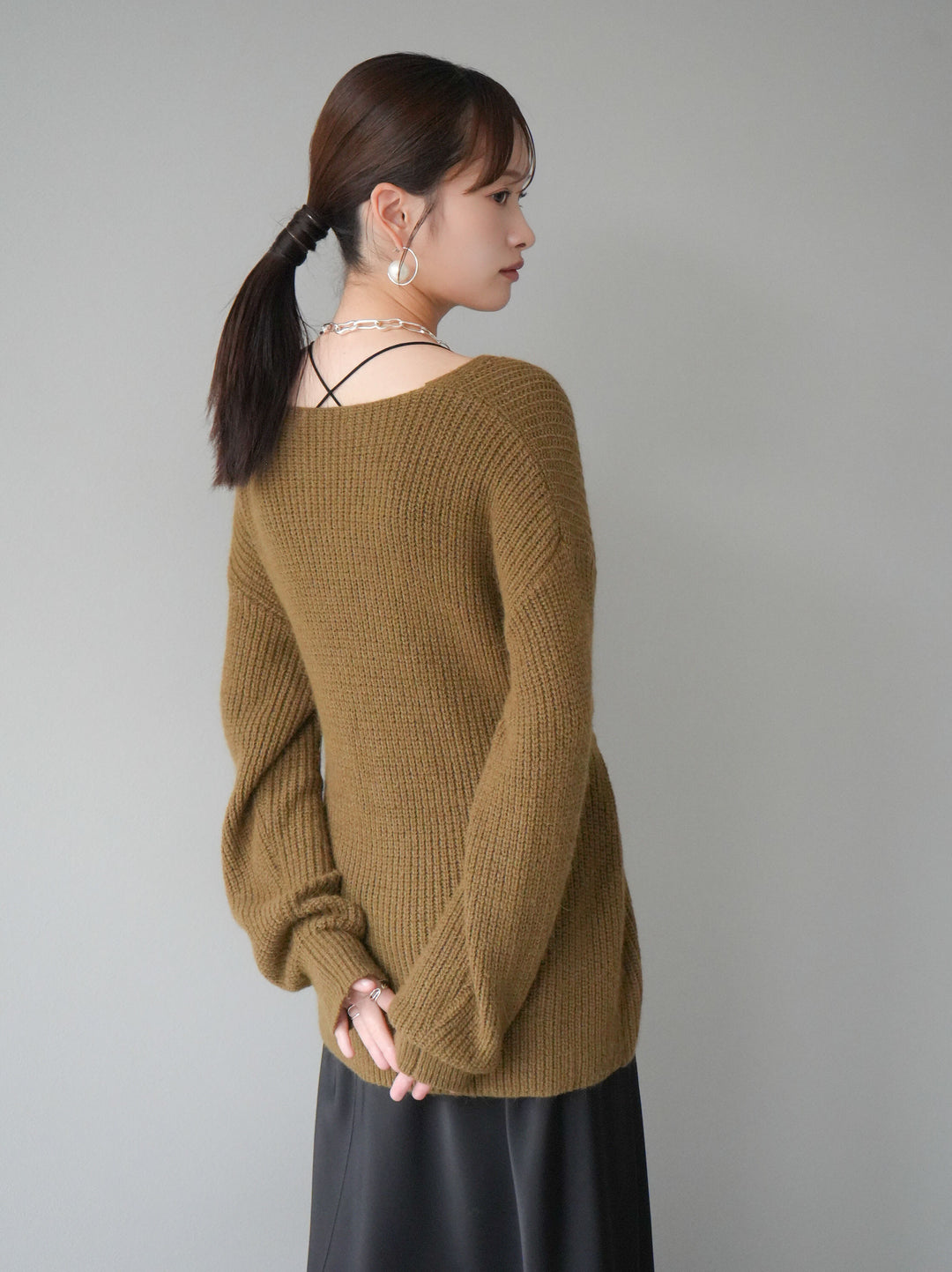 [予約]フロントスリットVネックニットプルオーバー/カーキ