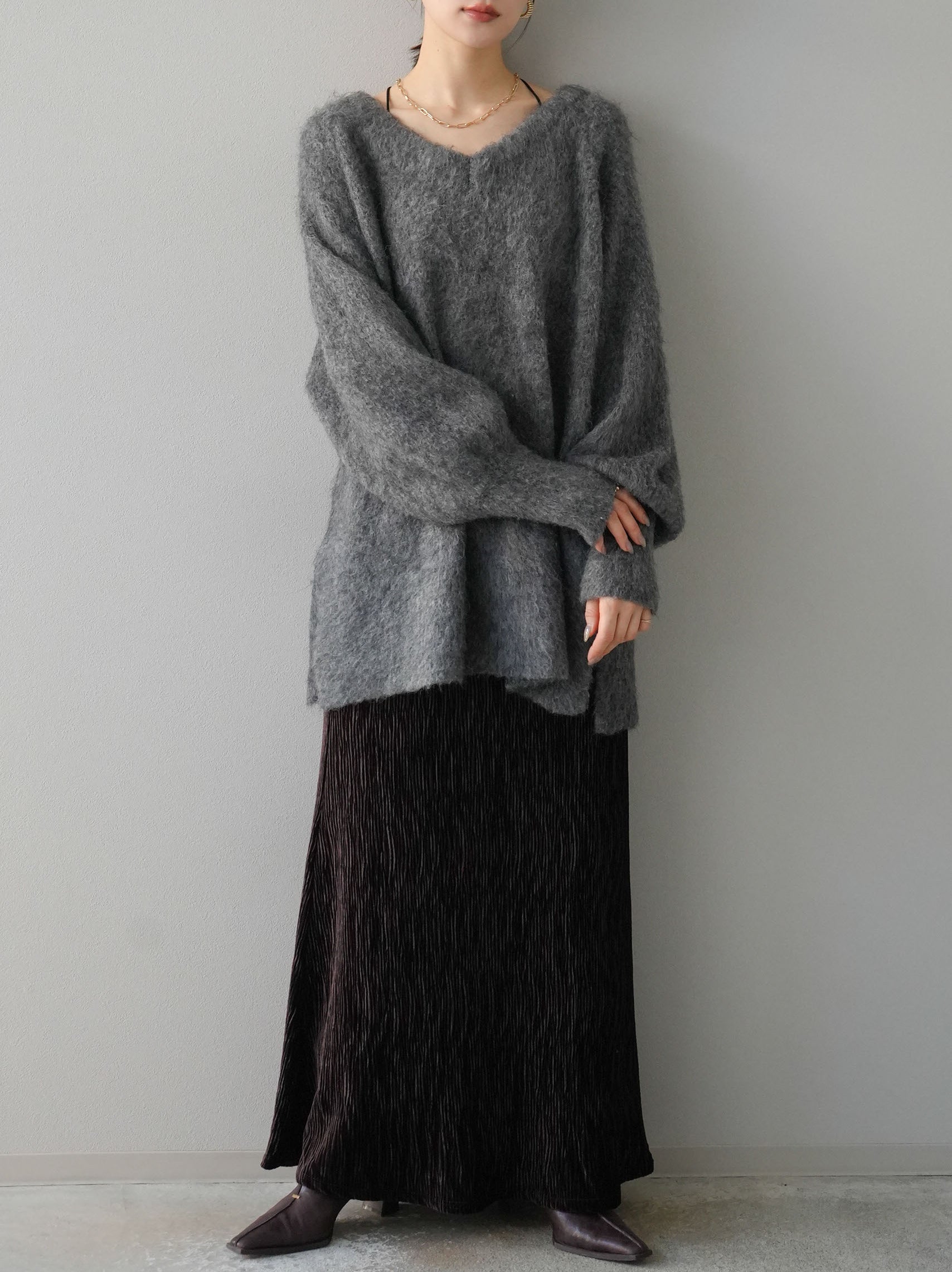 予約]Vネックオーバーモヘアニットプルオーバー/チャコール – Lumier
