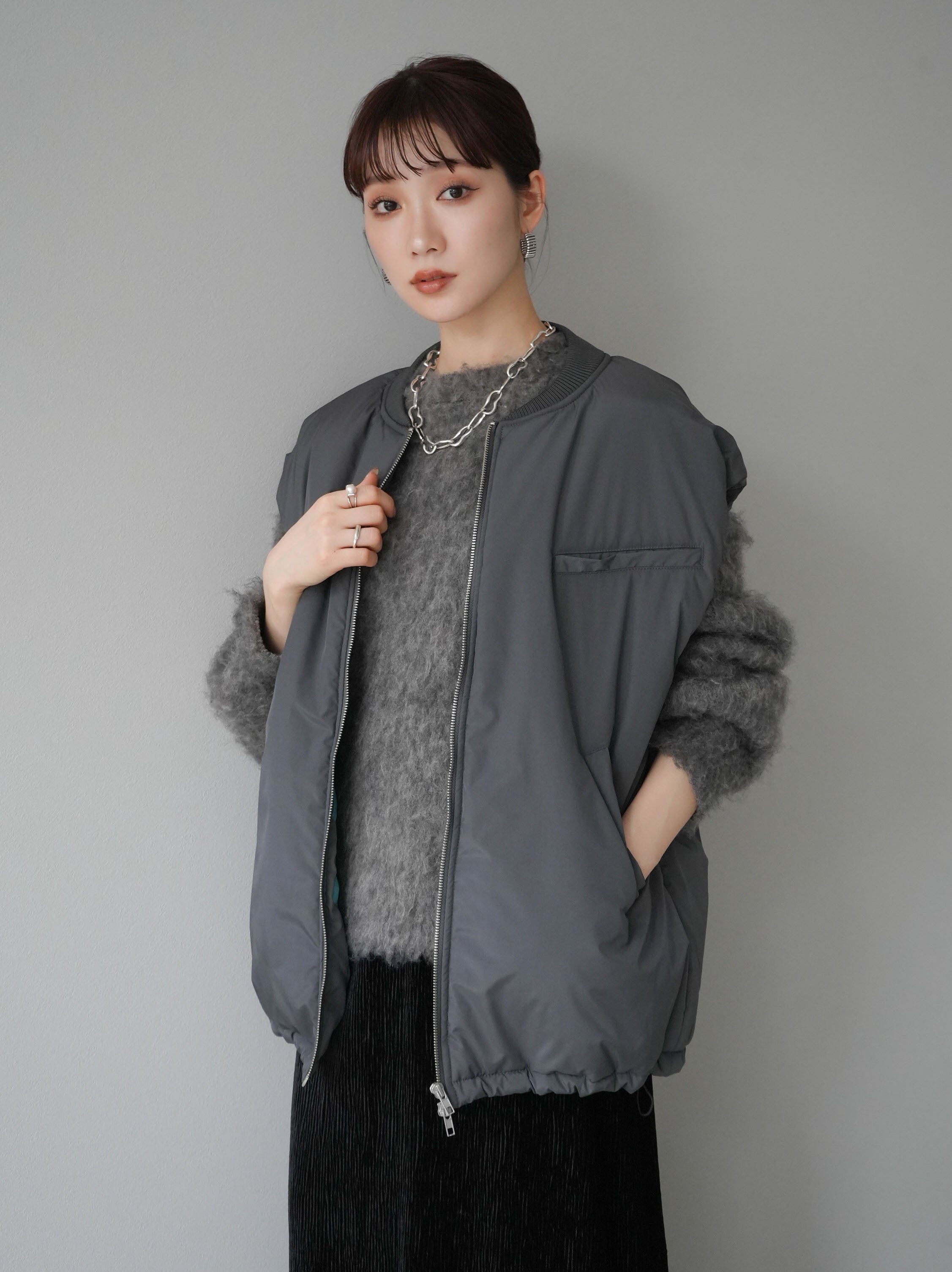 予約]バイカラーダウンベスト/チャコール – Lumier