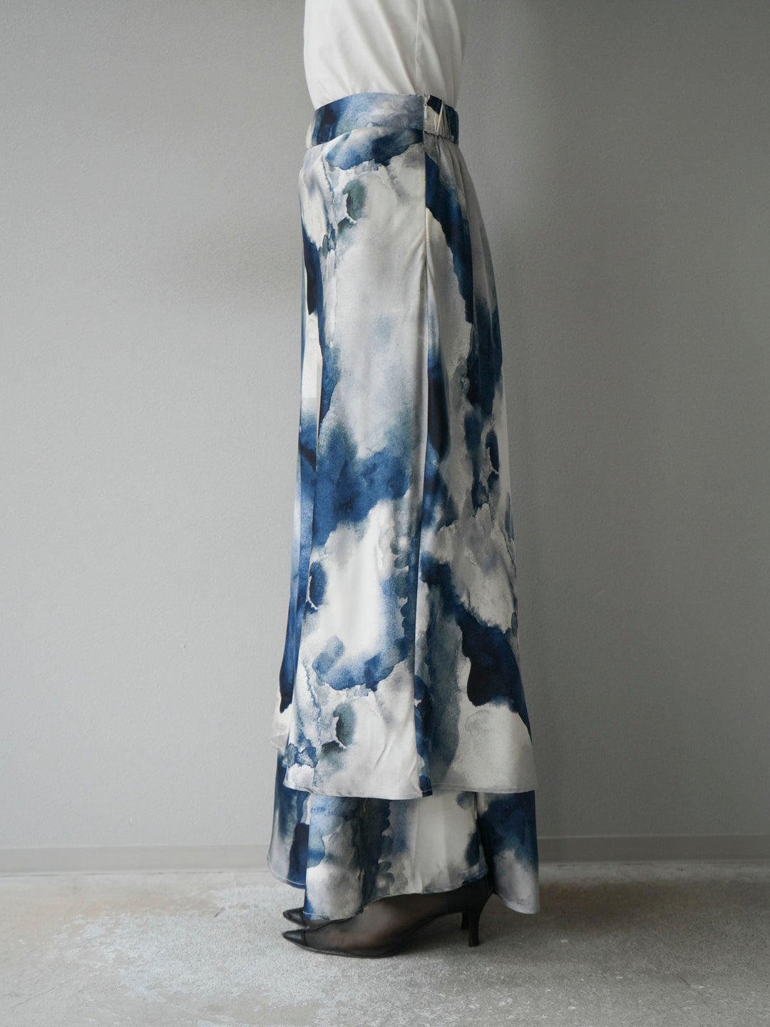 [予約]ニュアンスサテンフリルスカート/アイボリー×ブルー