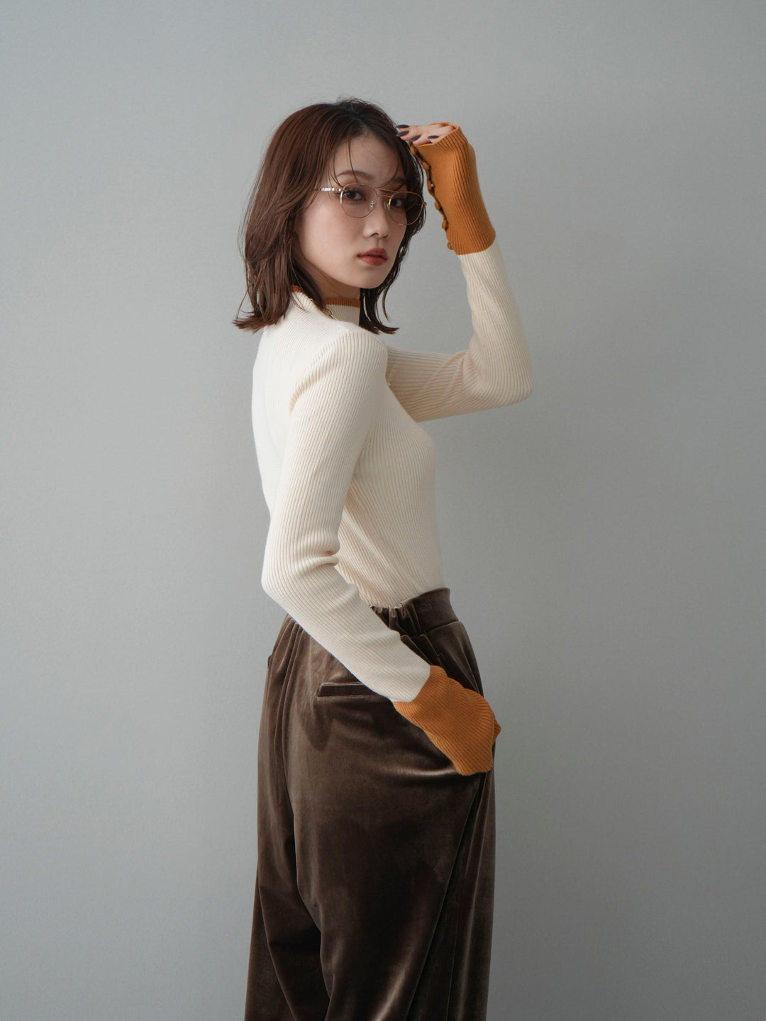 [SET]袖ボタンハイネック配色リブニットトップス+選べるアクセセット(2set)