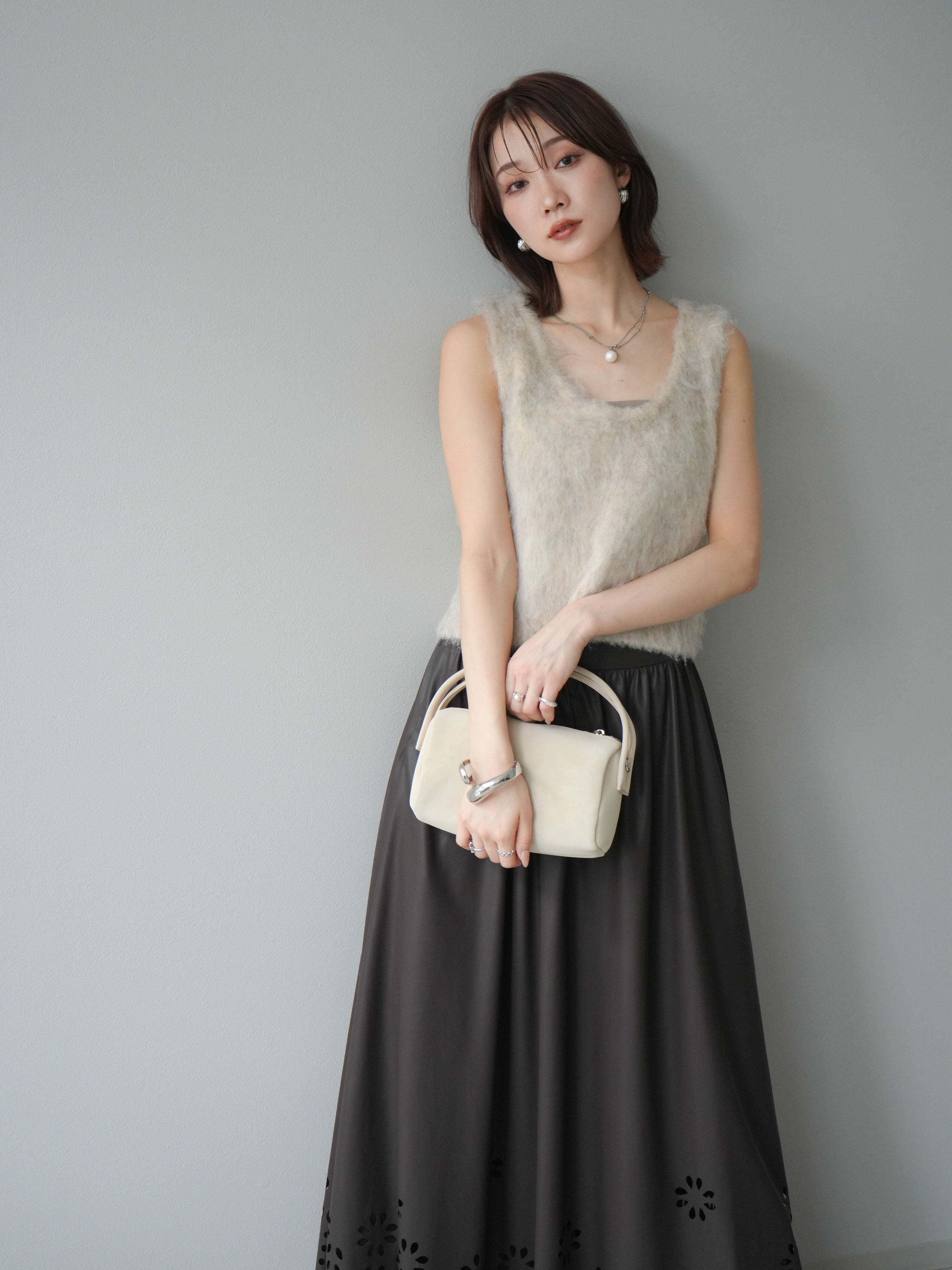 予約]ミックスシャギーUネックベスト/エクリュ – Lumier