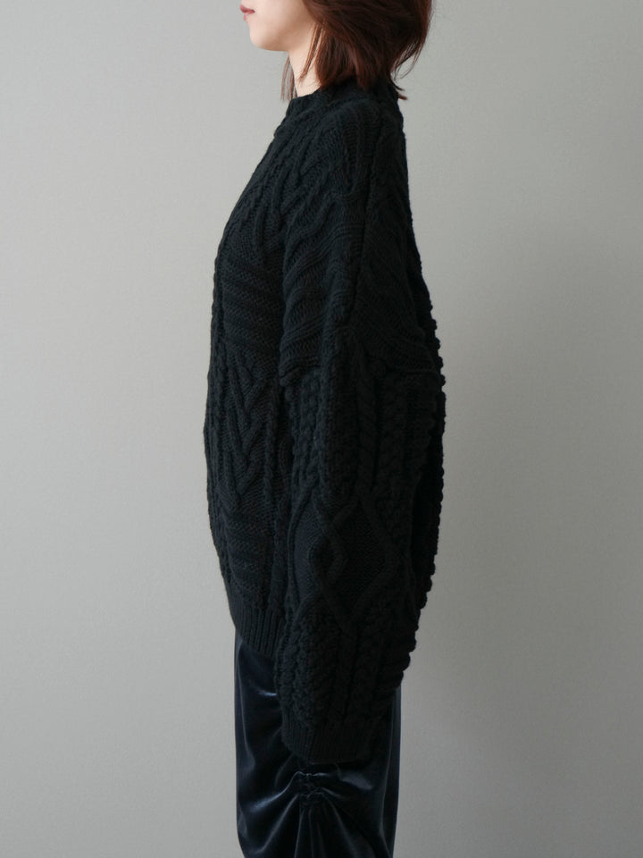 [予約]ケーブル編みモックネックニットプルオーバー/black