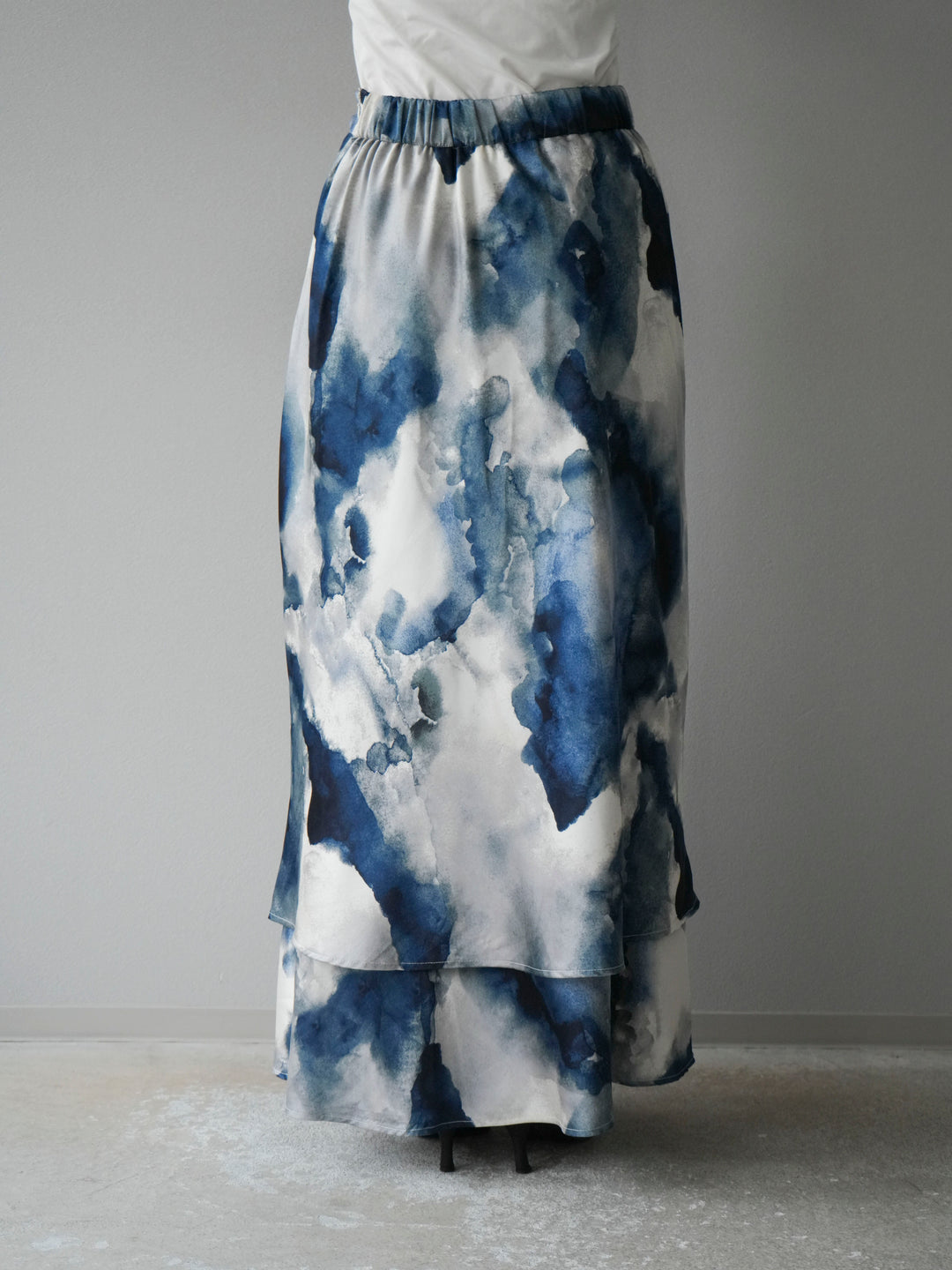 [予約]ニュアンスサテンフリルスカート/アイボリー×ブルー