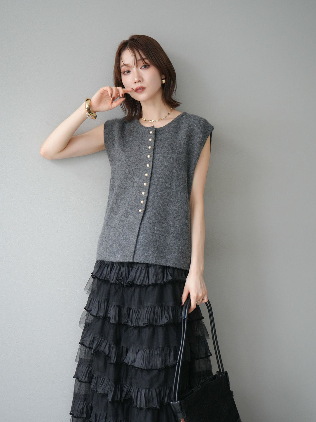 [予約]ゴールドボタンコンパクトニットベスト/ダークグレー