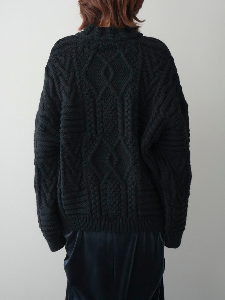 [予約]ケーブル編みモックネックニットプルオーバー/black