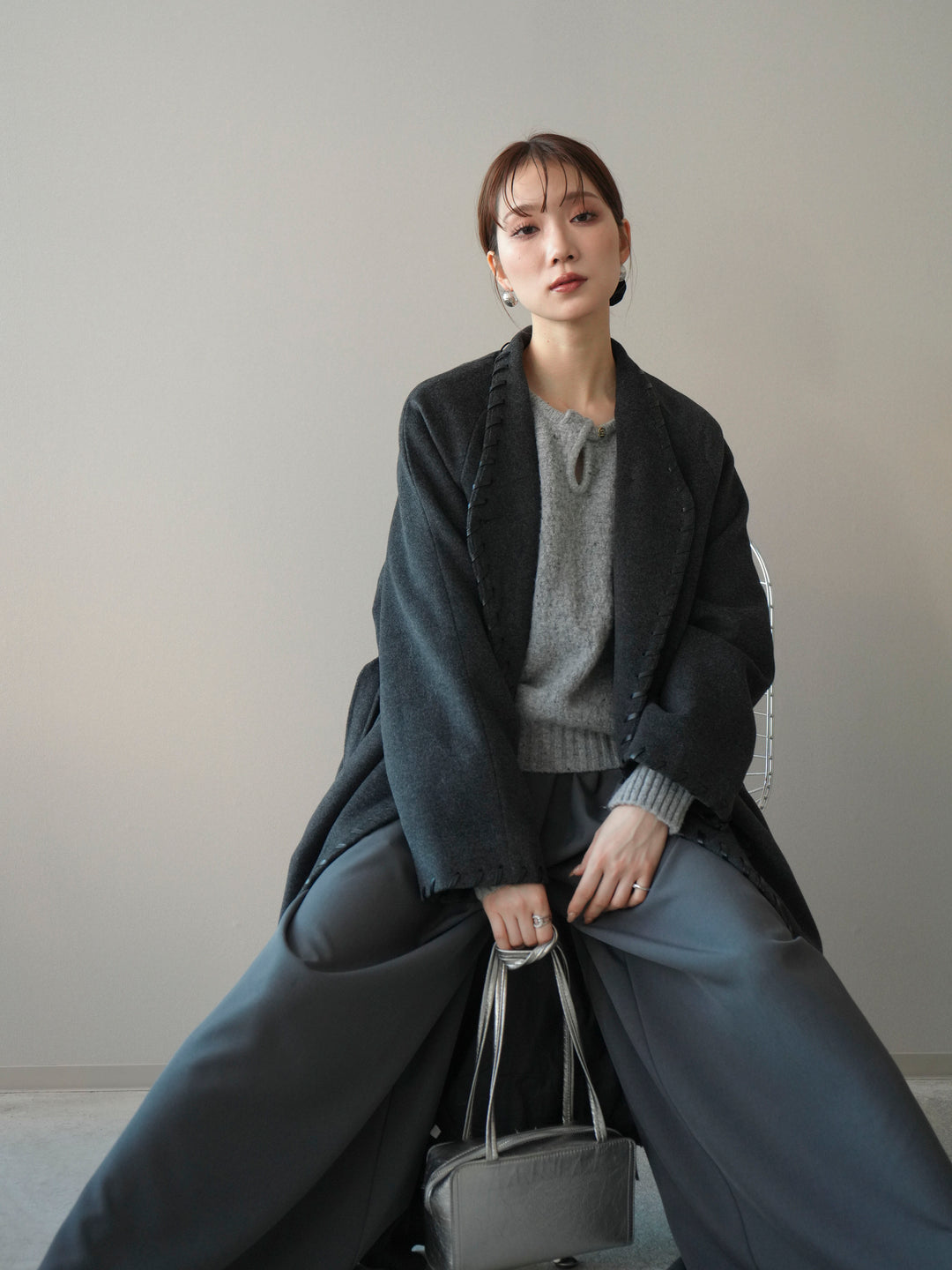 [予約]ハンドステッチ裏中綿ロングコート/charcoal