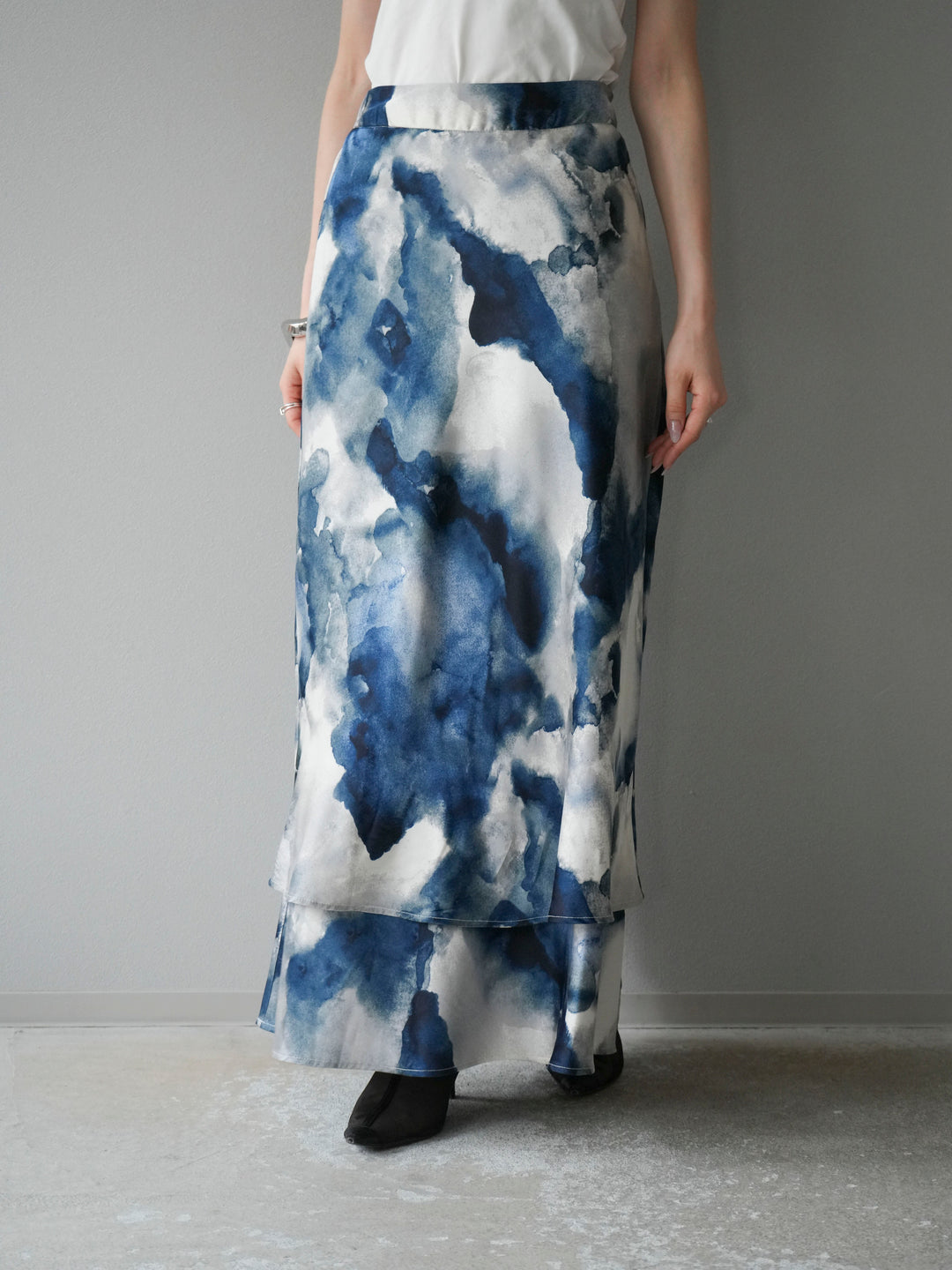 [予約]ニュアンスサテンフリルスカート/アイボリー×ブルー