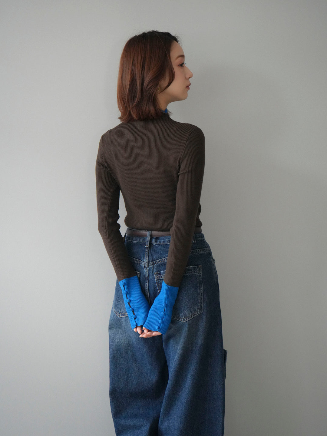 [予約]袖ボタンハイネック配色リブニットトップス/brown