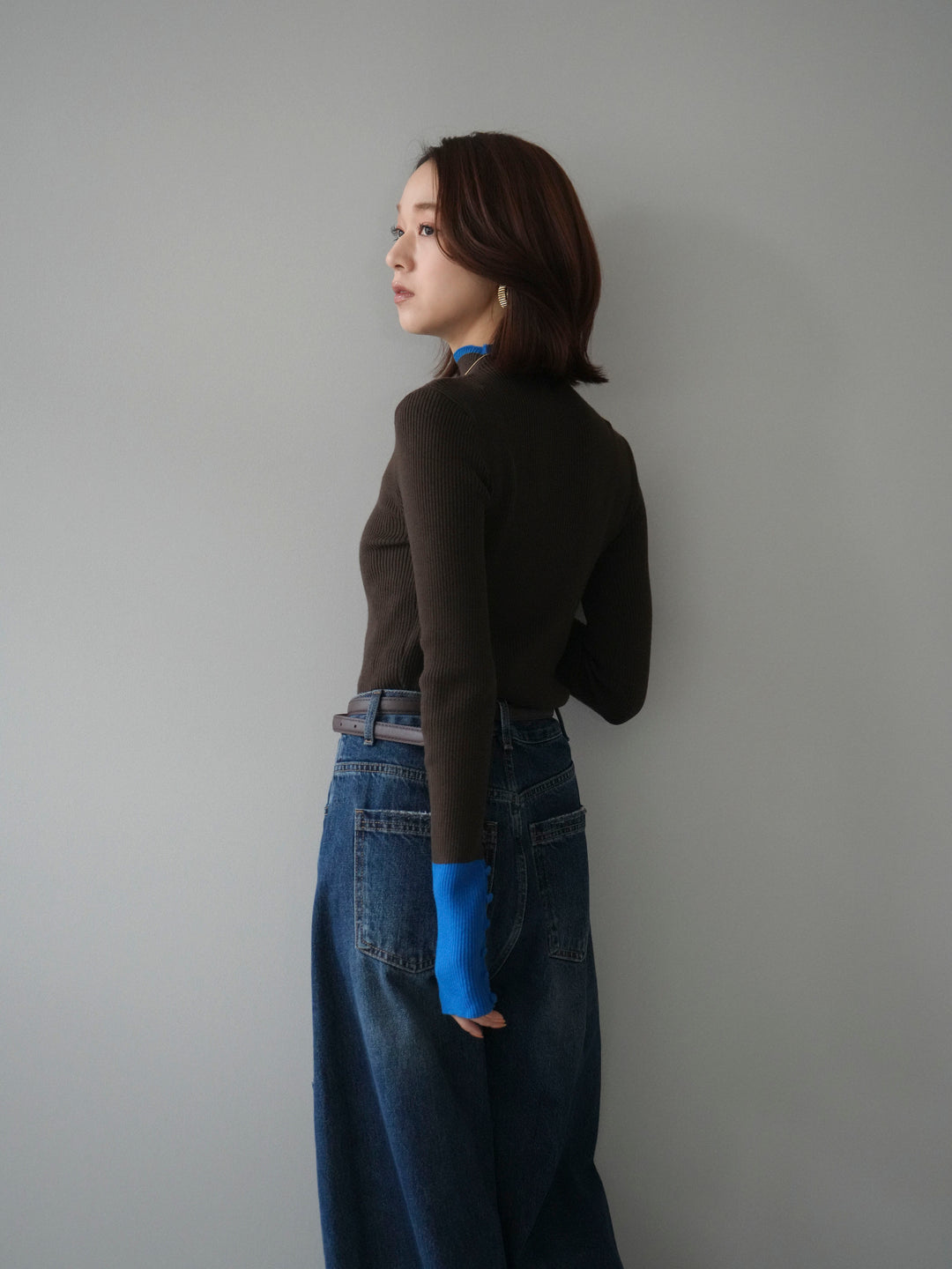 [予約]袖ボタンハイネック配色リブニットトップス/brown