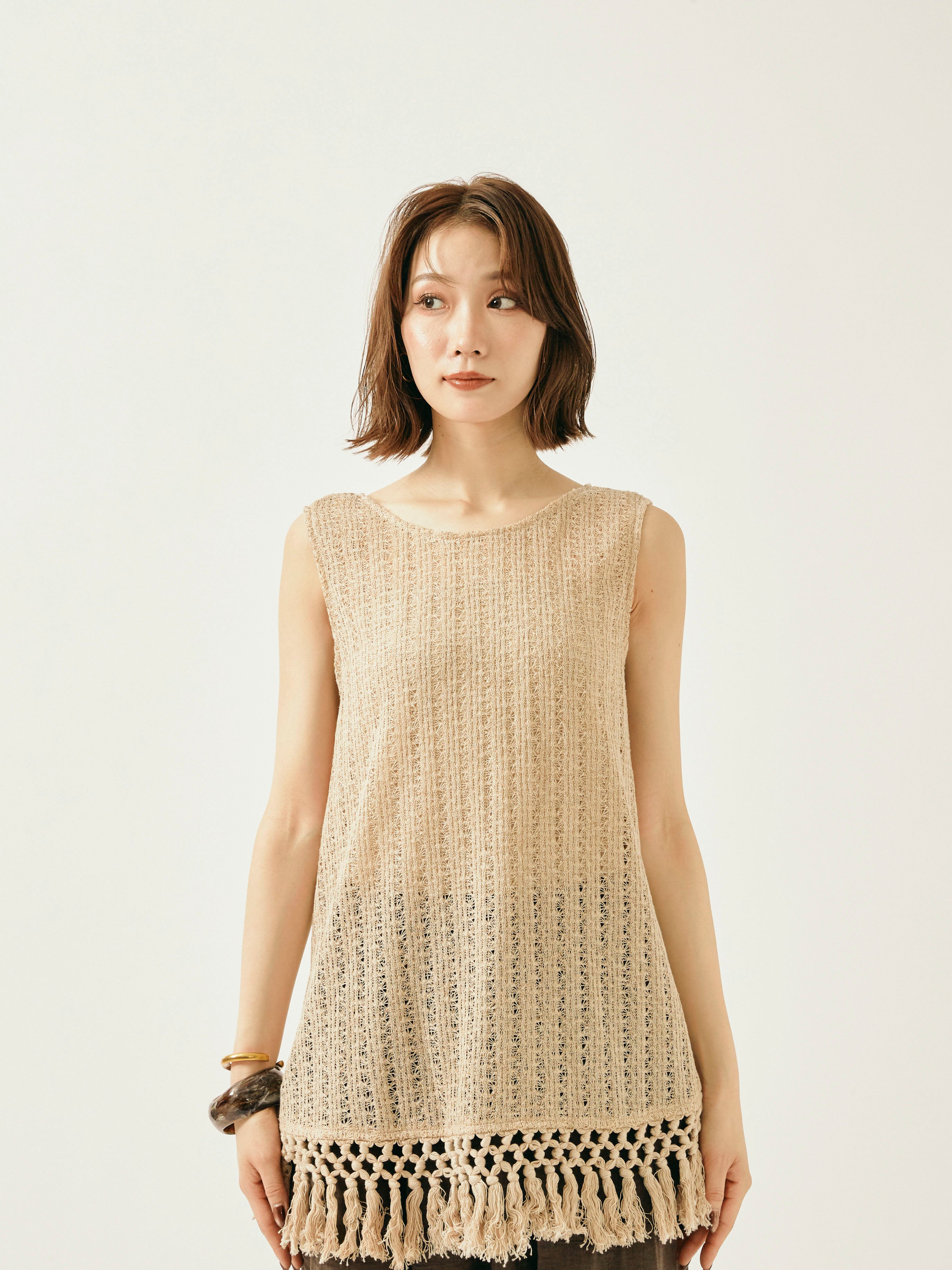 予約]フリンジ透かし編みニットベスト/ベージュ – Lumier