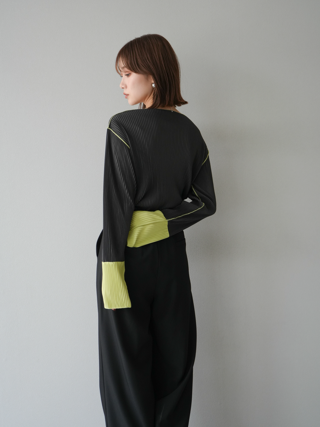 [予約]バイカラープリーツトップス/チャコール