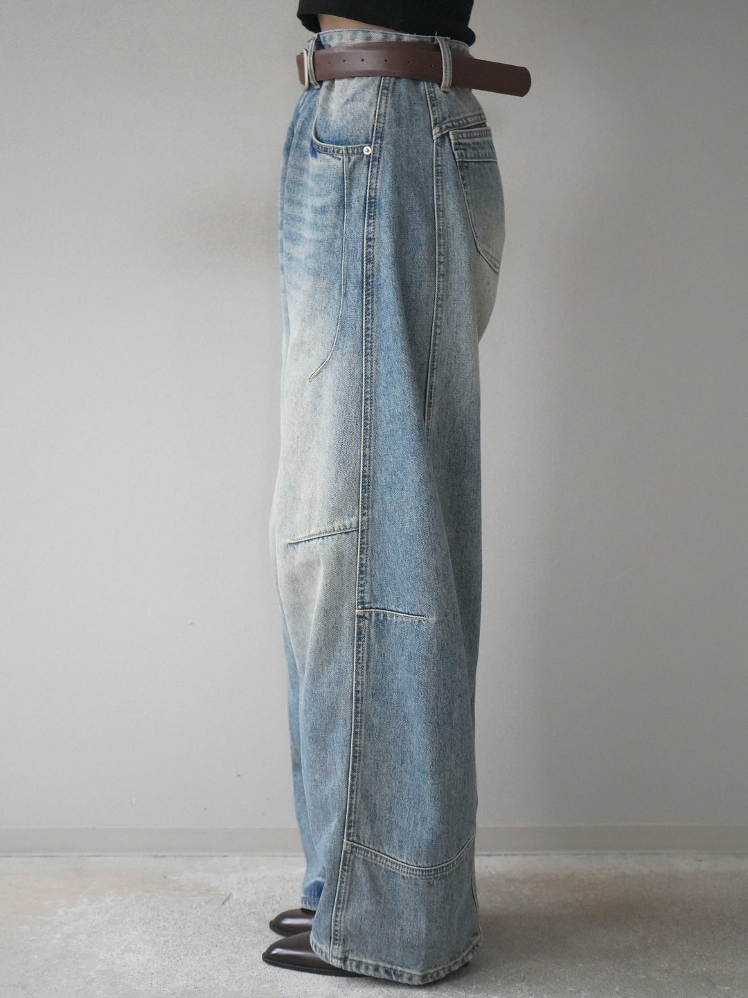 [予約]ベルト付カーブデニムパンツ/lightblue