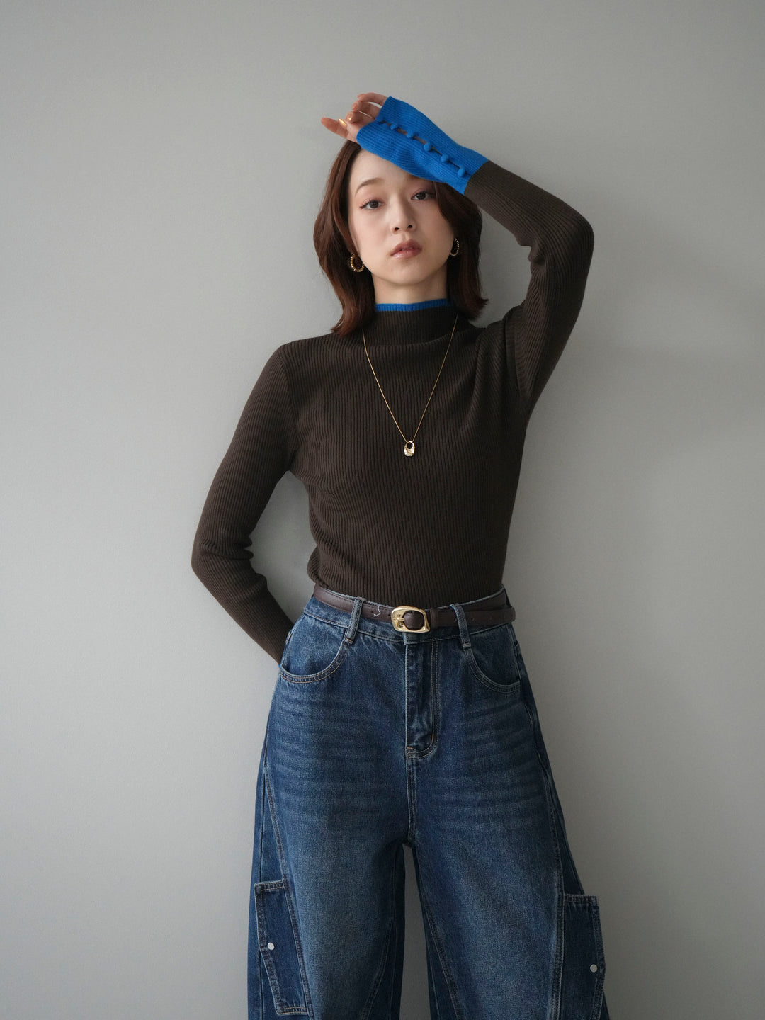 [予約]袖ボタンハイネック配色リブニットトップス/brown