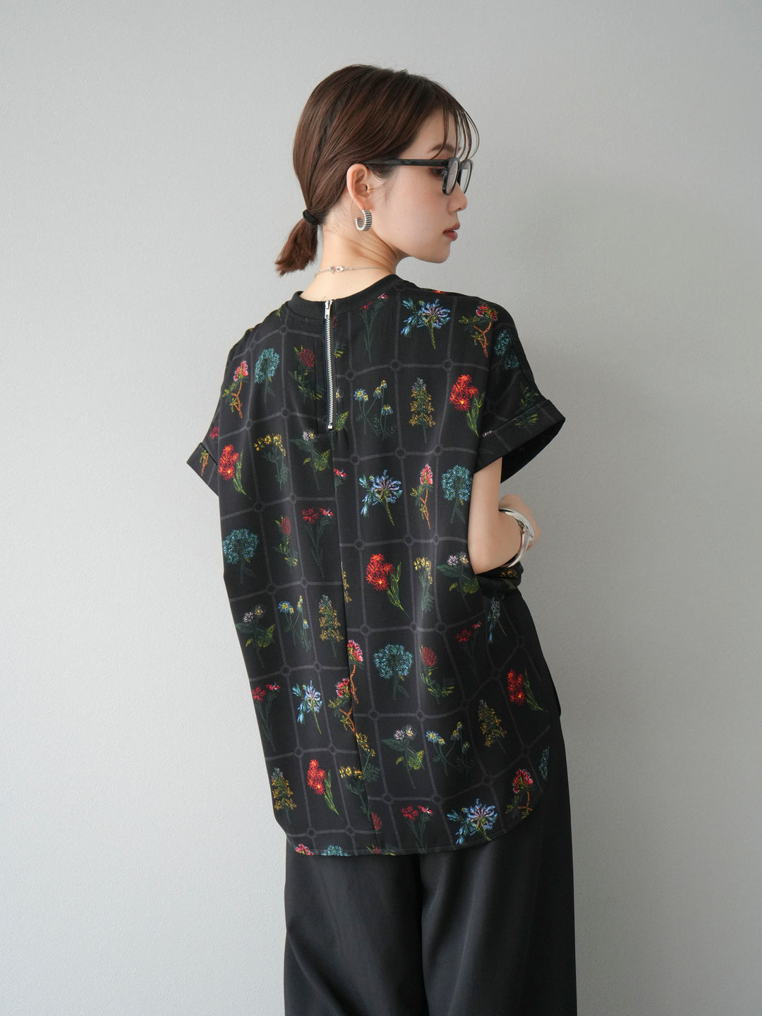 [予約]パッチワークフラワープリントプルオーバー/ブラック