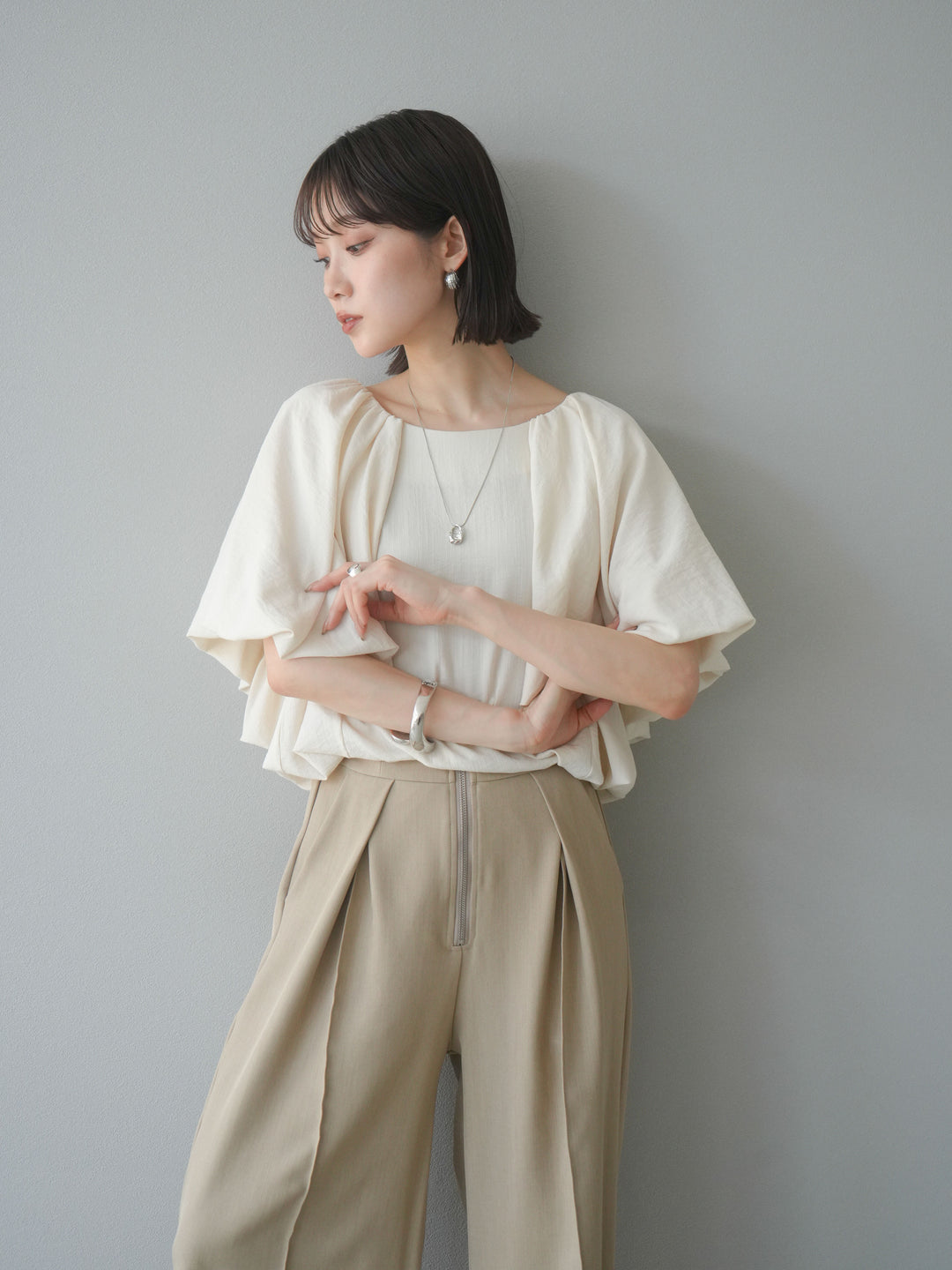 [SET] 燈籠袖褶襉設計上衣 + 拉鍊褶襉寬褲 (2 套)