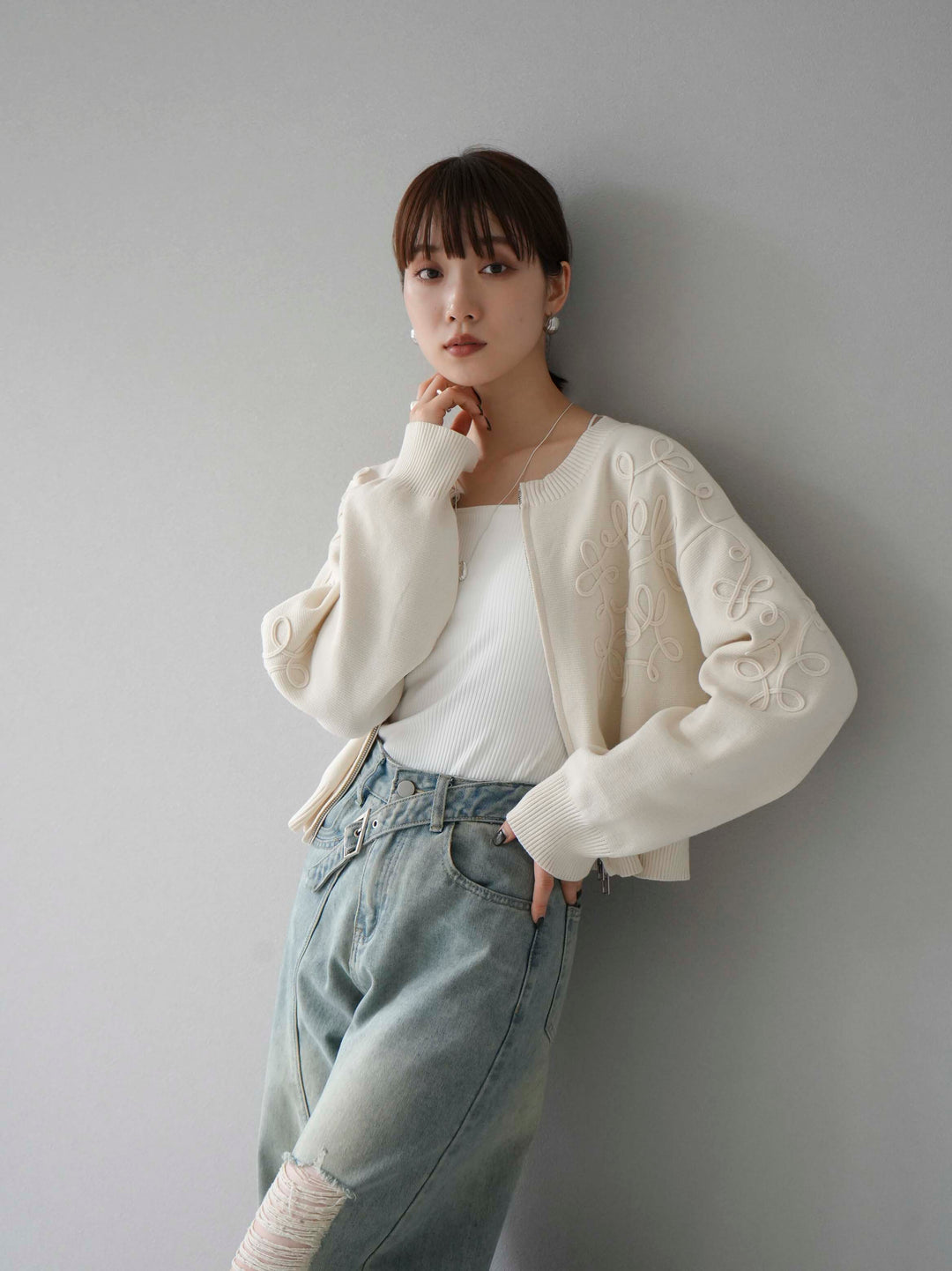 [SET]コード刺繍コットンニットジップカーディガン+ダブルストラップカットリブブラキャミソール+ベルトアシンメトリーダメージデニム(3set)