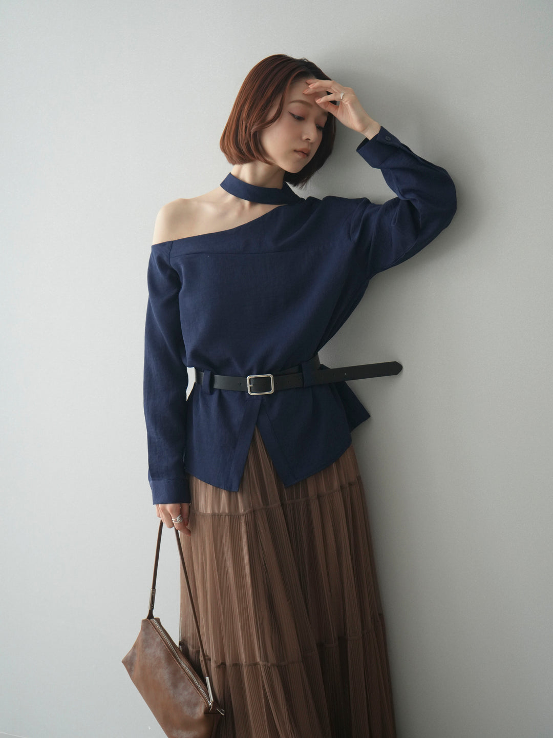 [SET]ベルト付ワンショルダースリットブラウス+ラメプリーツレイヤードチュールロングスカート(2set)